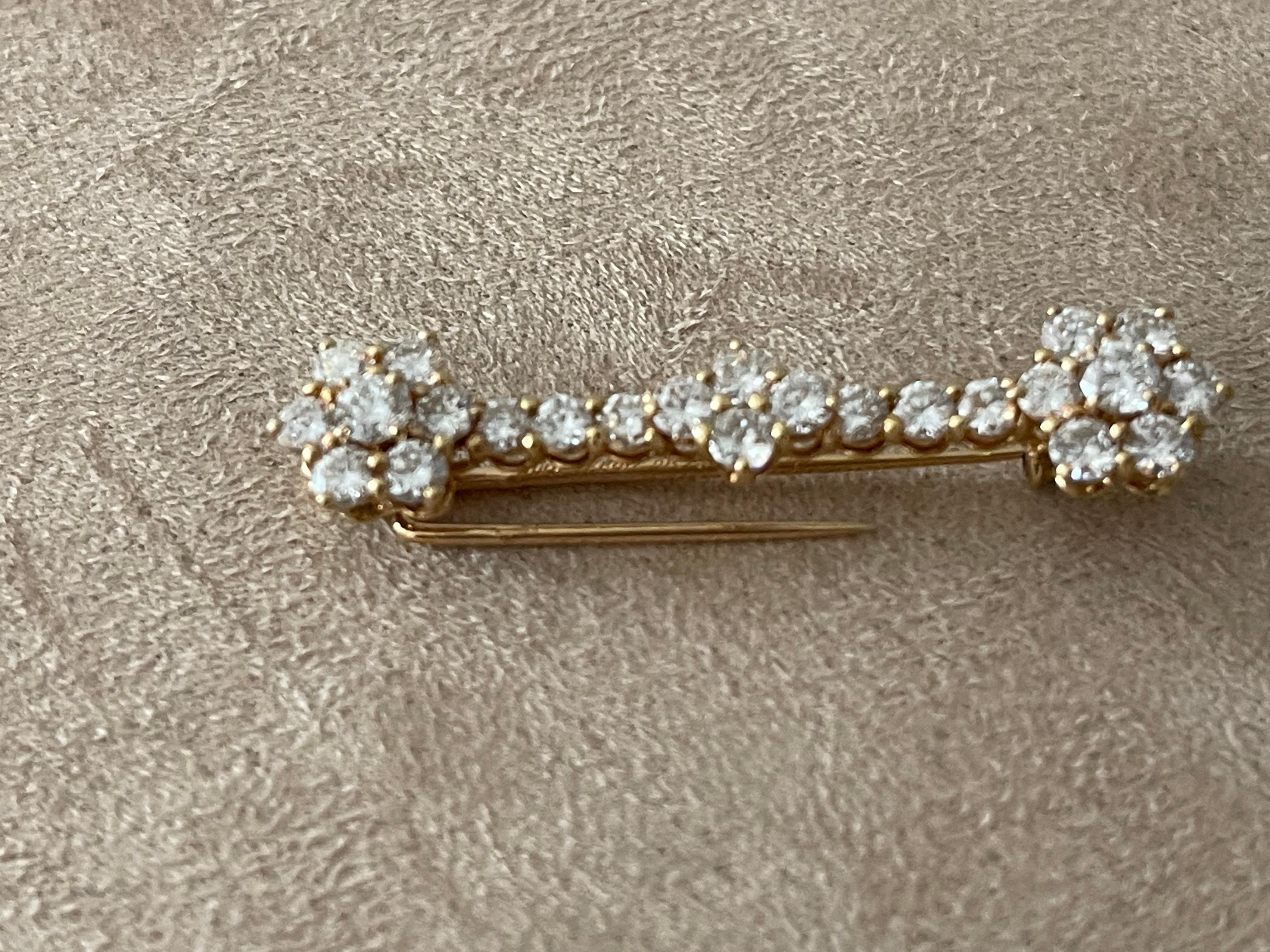 Brilliant Cut Fine 18 K Yellow Gold Diamond Bar Pin by Boucheron For Sale