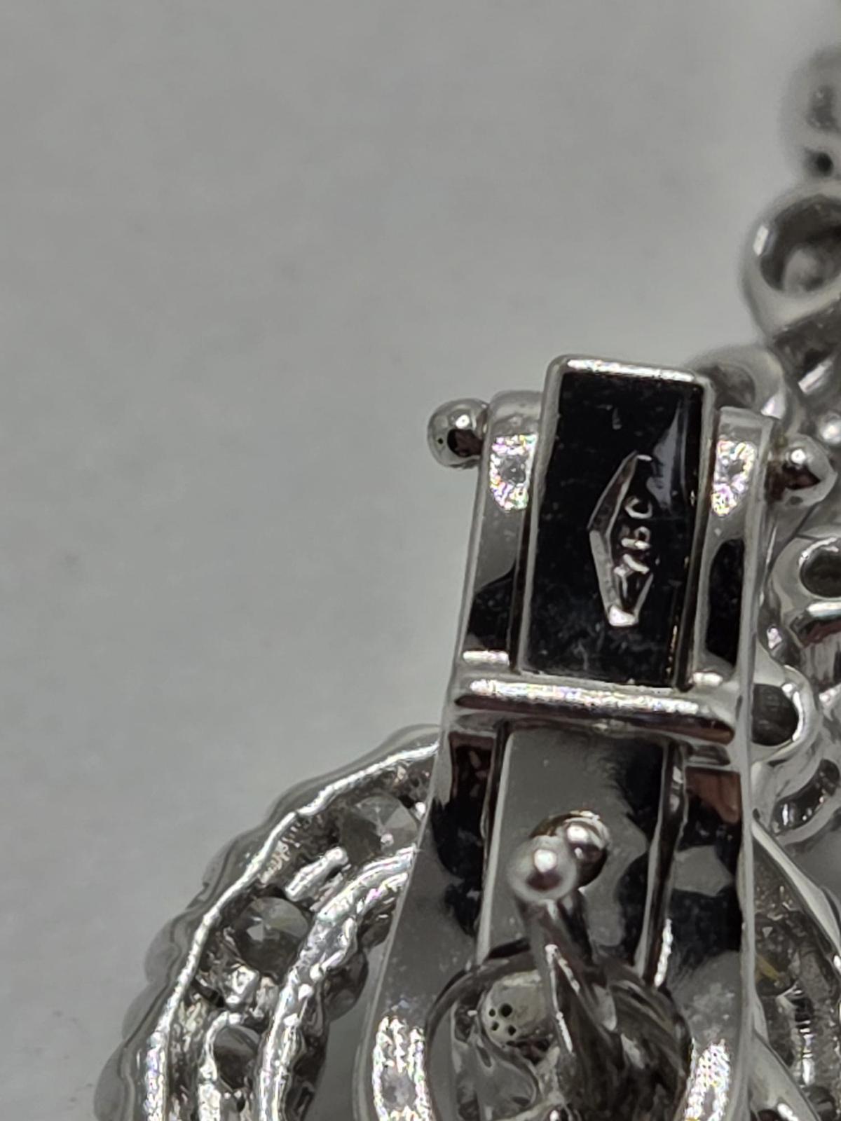 Feine Ohrringe aus 18K Weißgold mit weißen und grauen Südseeperlen und 3,5 Karat VS Damen im Angebot