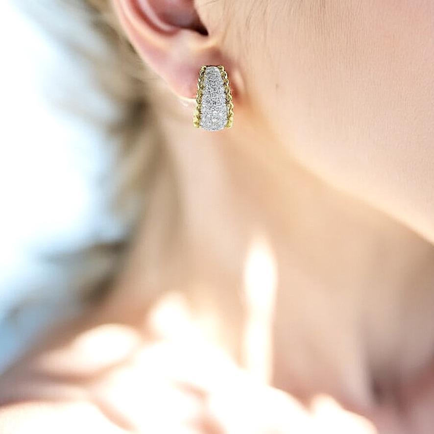 Boucles d'oreilles en or blanc et jaune 18 carats serties de 2,15 carats de diamants fins en vente 5