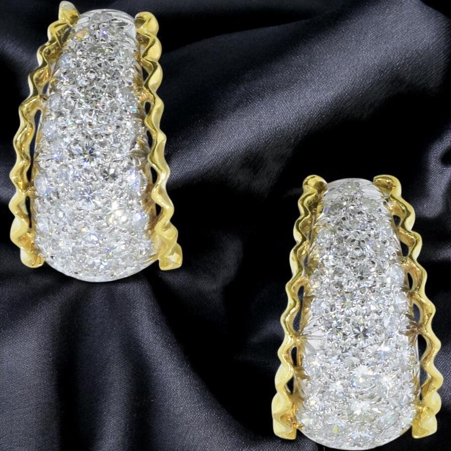 Boucles d'oreilles en or blanc et jaune 18 carats serties de 2,15 carats de diamants fins en vente 3