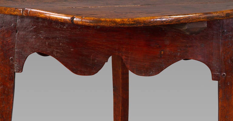 Country Fine 18th Century Elm and Oak Cricket Table For Sale