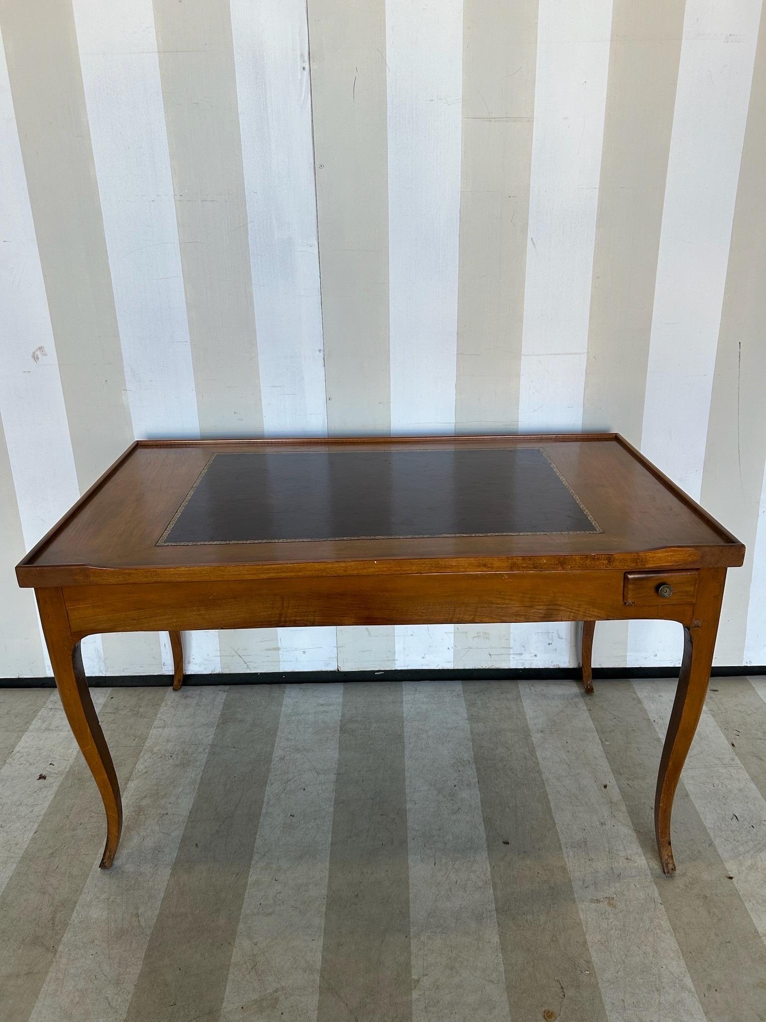 Fine 18th Century French Games Table with removable Leathertop Writing Desk For Sale 6