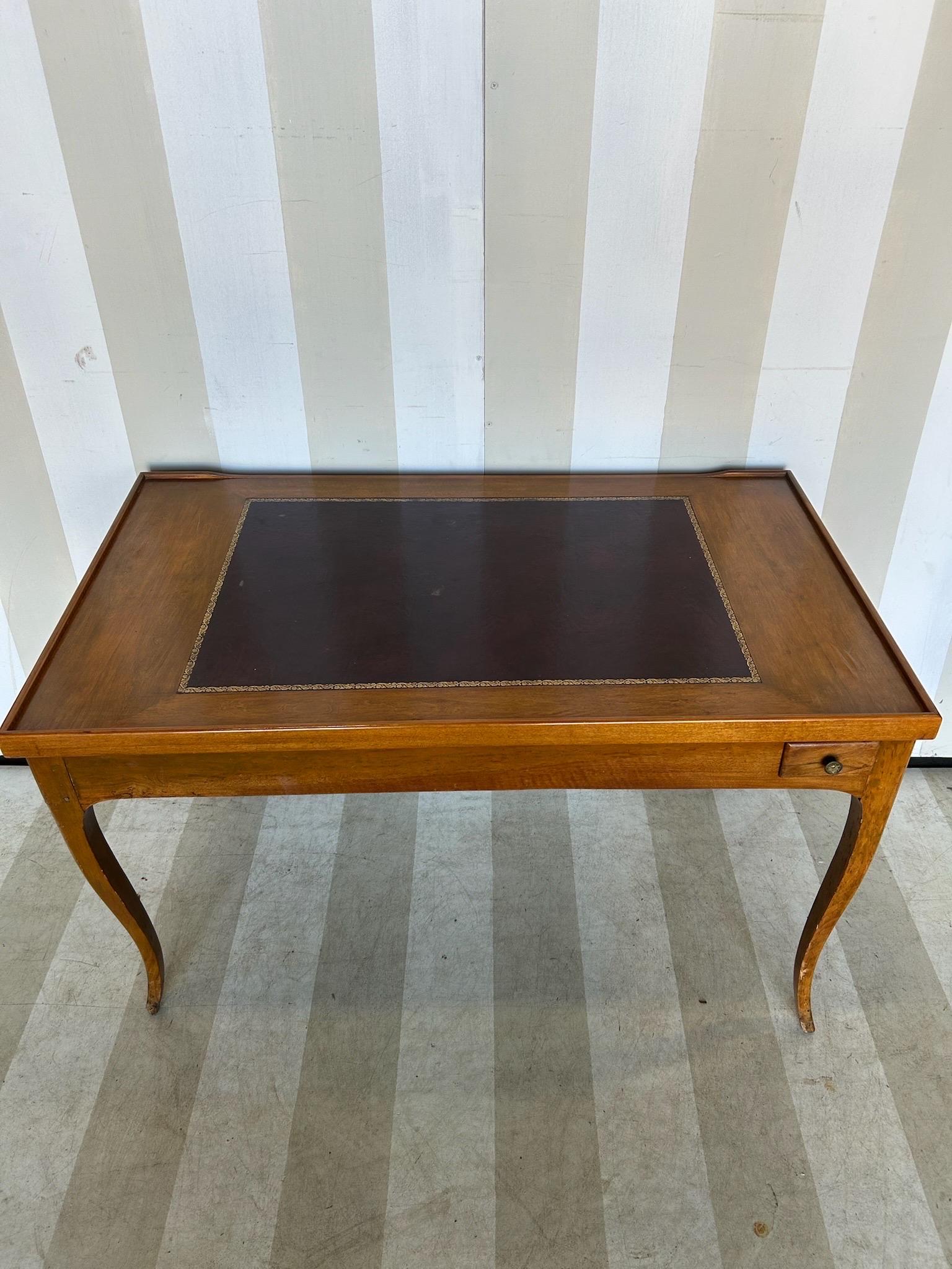 Fine 18th century French walnut games table and leathertop writing desk. The table features a removable leather top that flips over to a baize covered card table. Beneath the removable top there is a well for playing tric trac/ backgammon. The desk