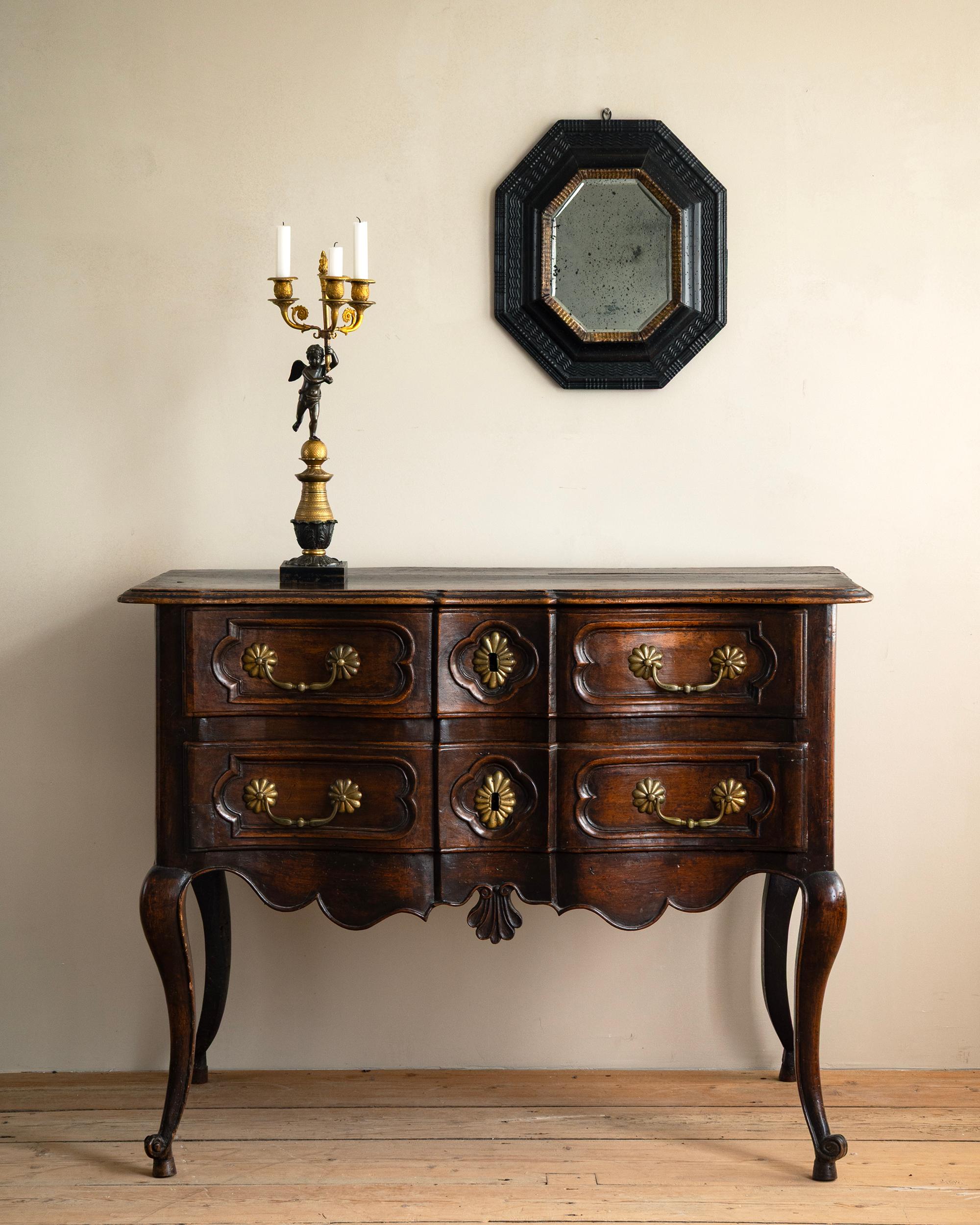 Regency Pregevole commode francese del XVIII secolo del periodo Régence in vendita