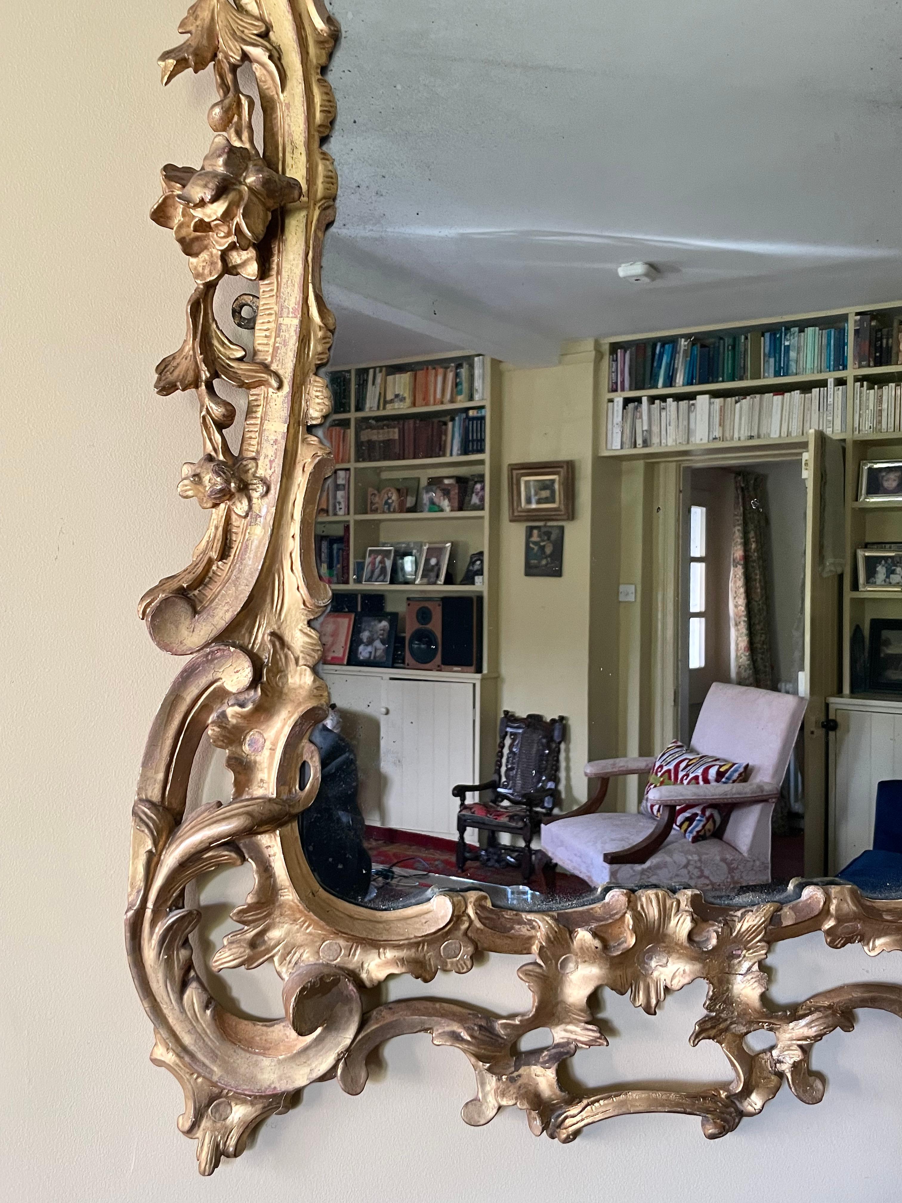 18th Century and Earlier Fine 18th Century George III Carved Giltwood Mirror For Sale