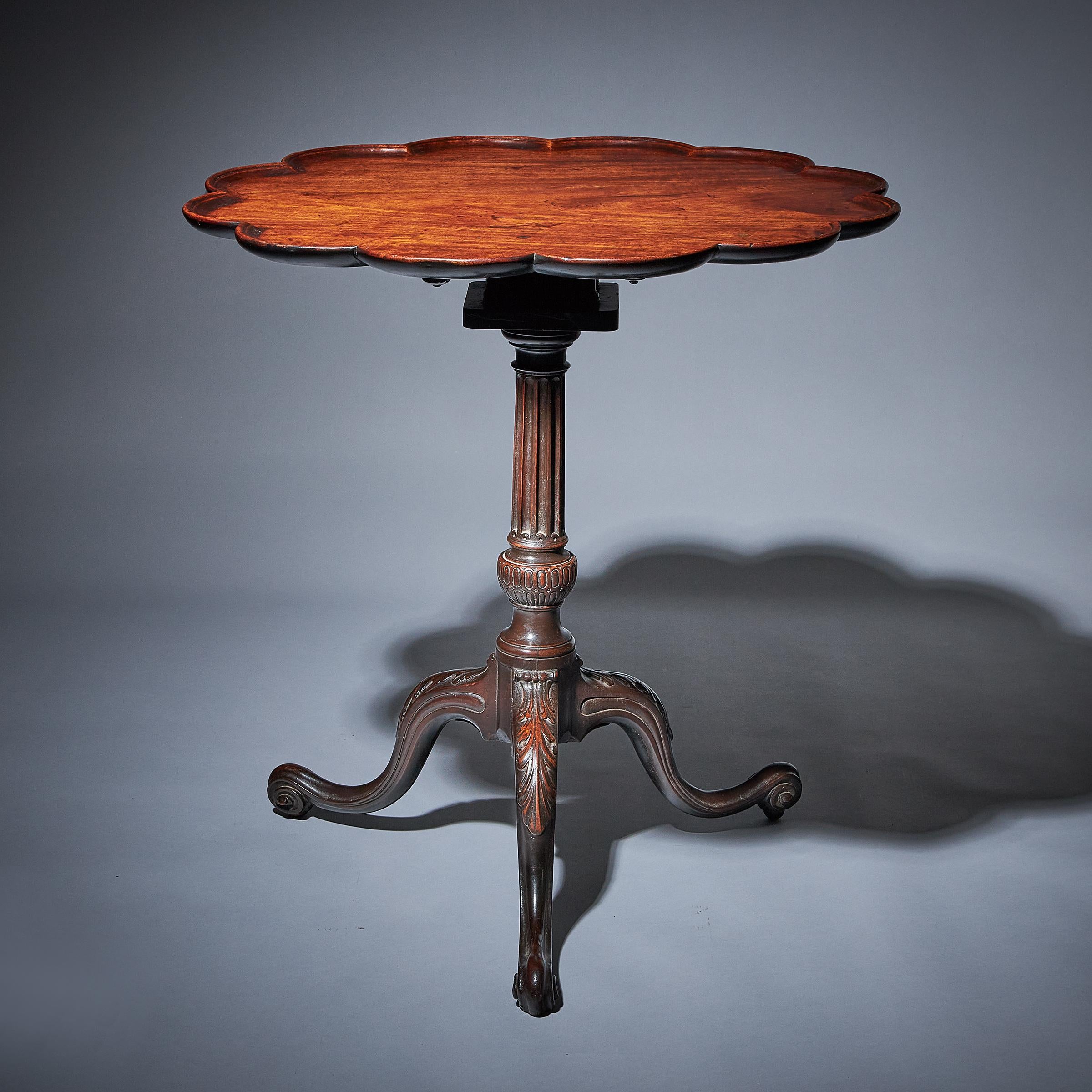English Fine 18th Century George III Chippendale Mahogany Pie-Crust Tripod Table