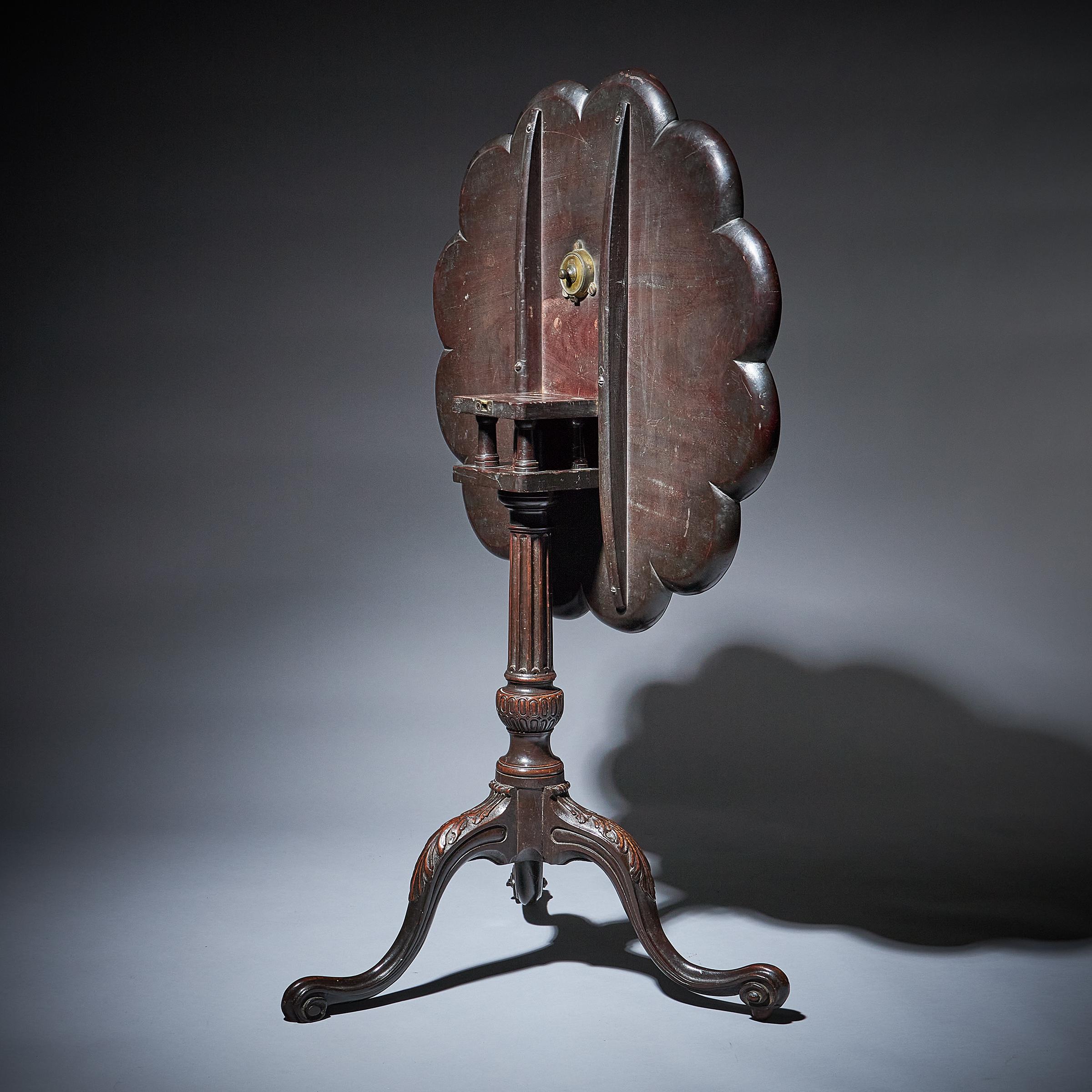 Fine 18th Century George III Chippendale Mahogany Pie-Crust Tripod Table In Good Condition In Oxfordshire, United Kingdom