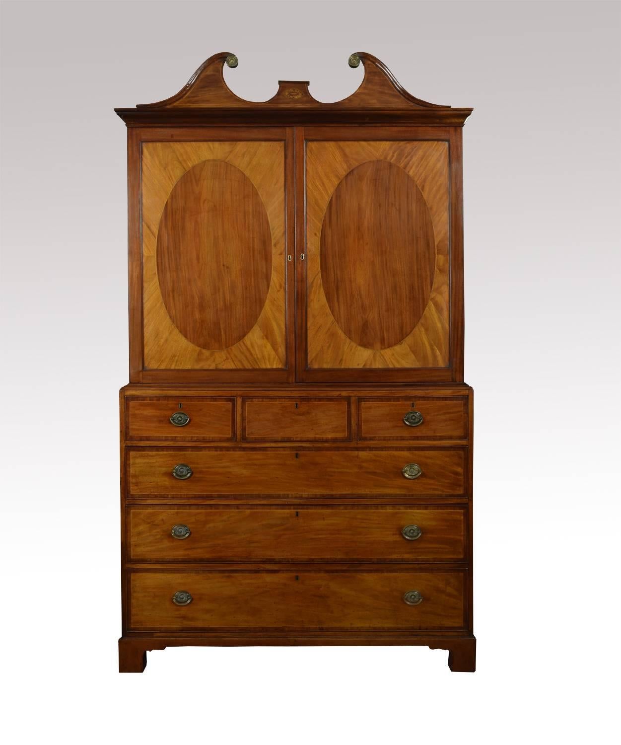 English Fine 18th Century George III Period Mahogany Gentleman’s Cabinet on Chest For Sale