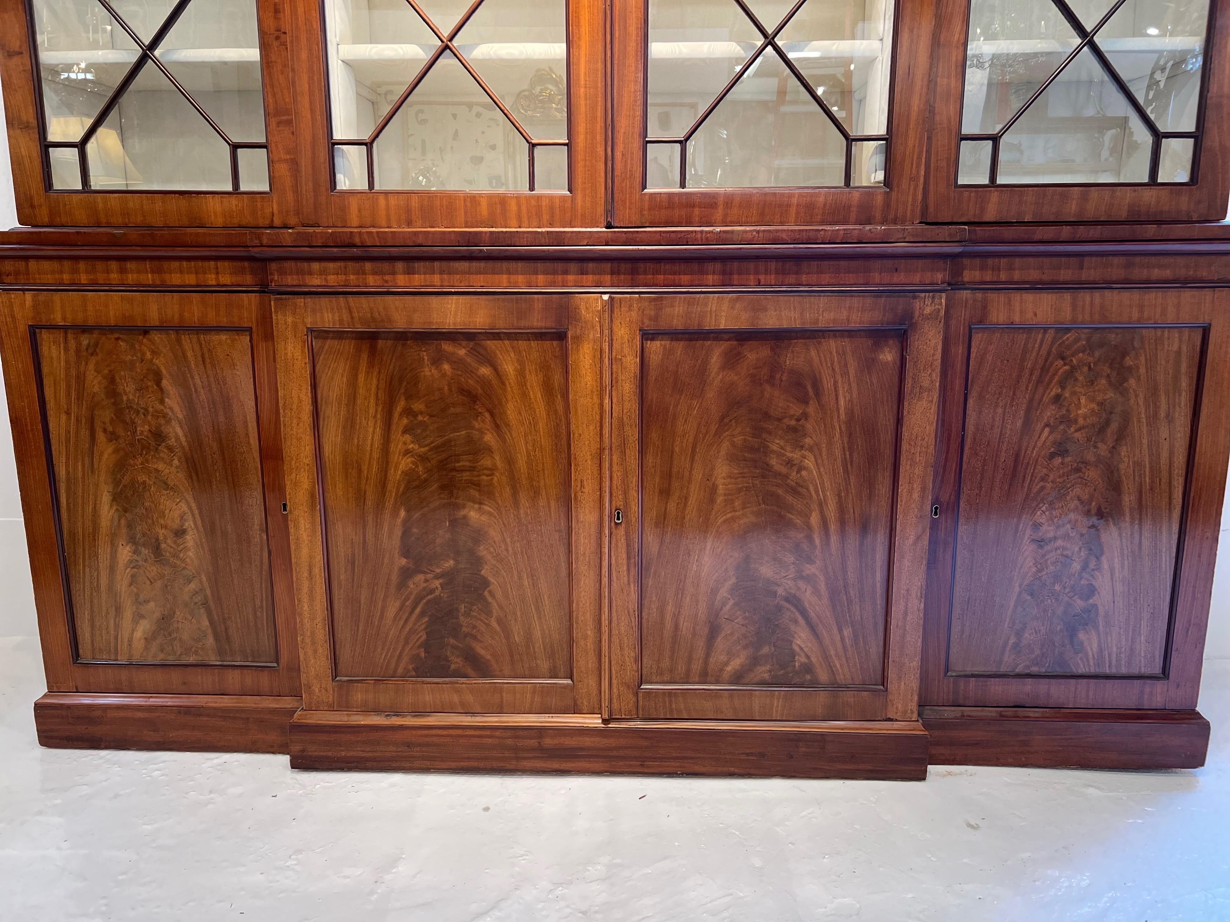 English Fine 18th Century Georgian Mahogany Breakfront Bookcase with Lined Interior For Sale