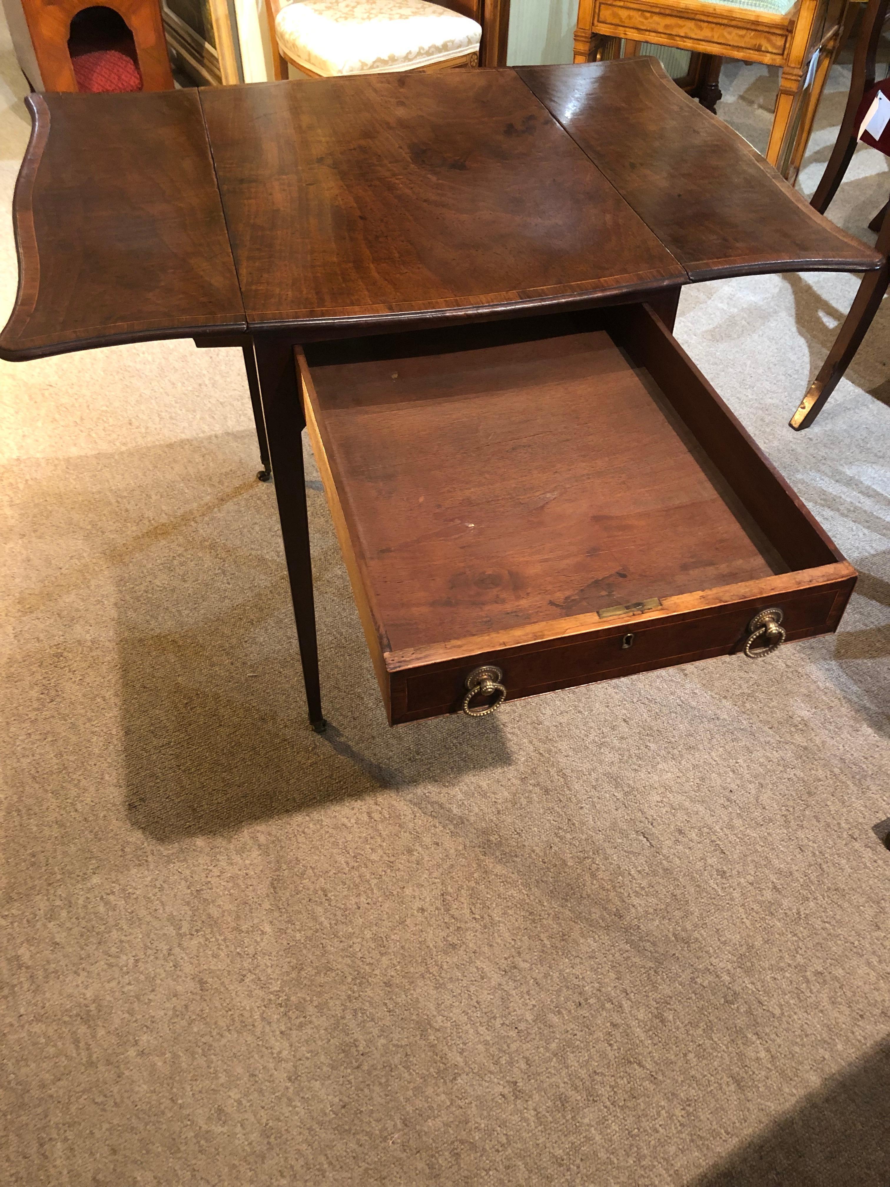 Fine 18th Century Hepplewhite Fiddleback Mahogany Butterly Pembroke Table In Good Condition In Bournemouth, GB