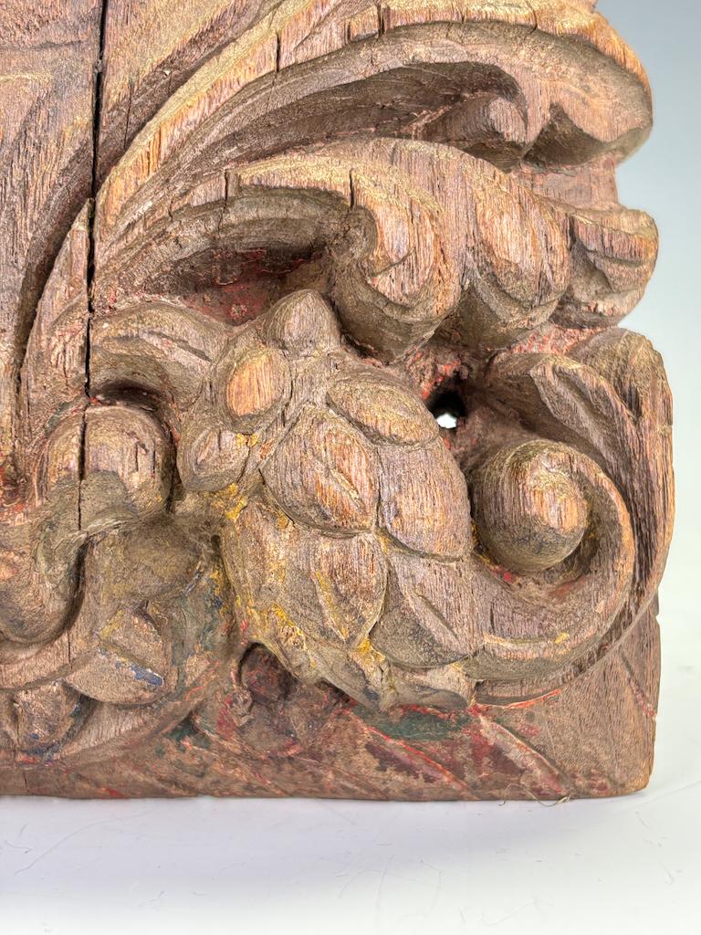 Legno Pregevole frammento architettonico in legno duro intagliato del XVIII secolo, raffigurante un nobile in vendita