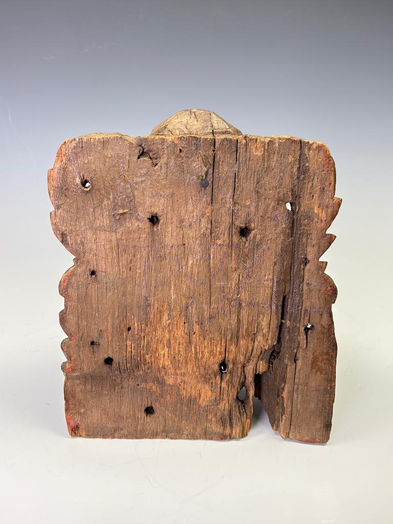 Pregevole frammento architettonico in legno duro intagliato del XVIII secolo, raffigurante un nobile in vendita 2