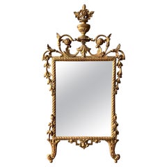 Raffinata specchiera rococò italiana del XVIII secolo in legno dorato