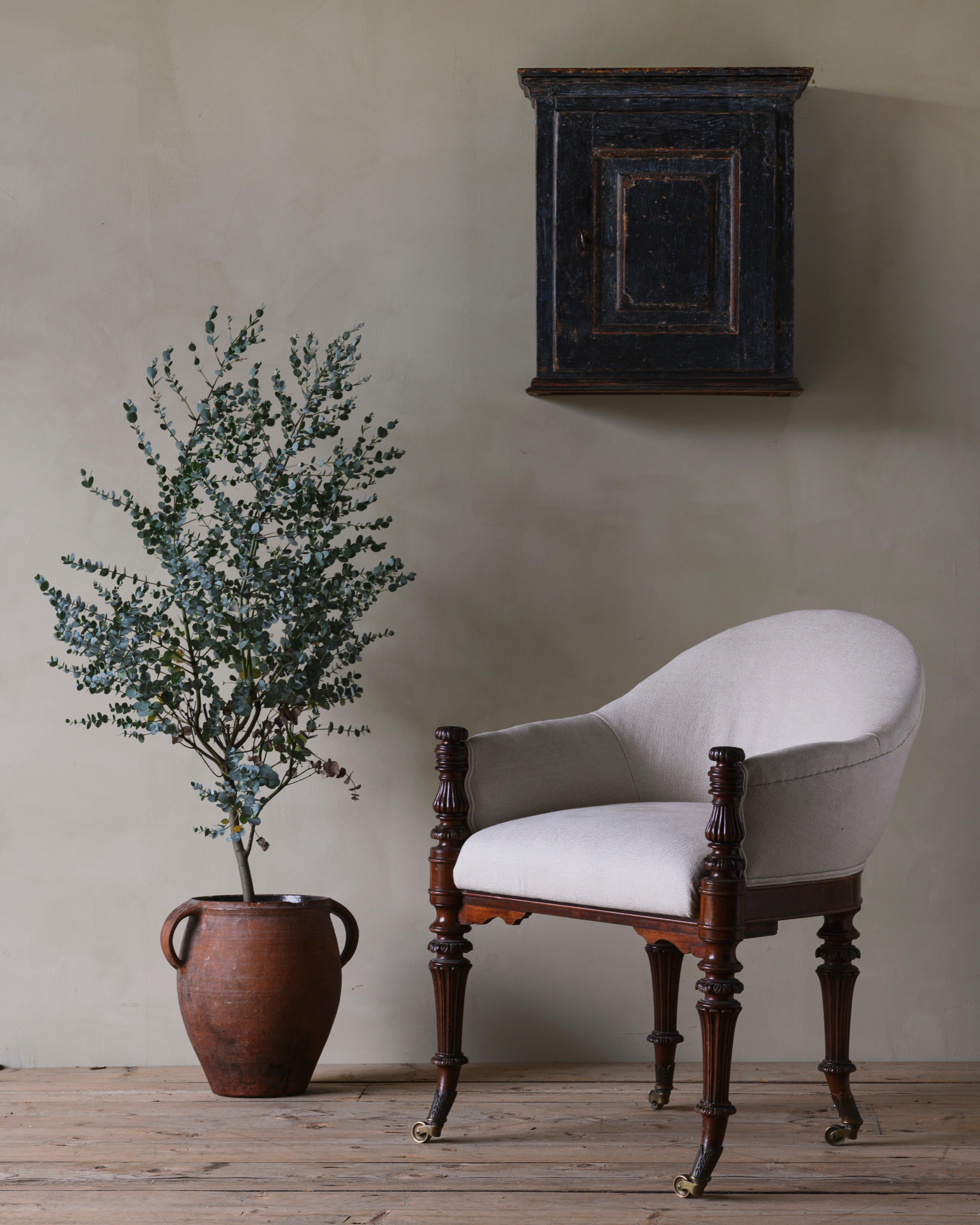 Fine and unusual 18th century provincial Gustavian wall cabinet in it's original colour with five interior drawers and shaped shelf and a secret compartment. Ca 1790 Sweden.