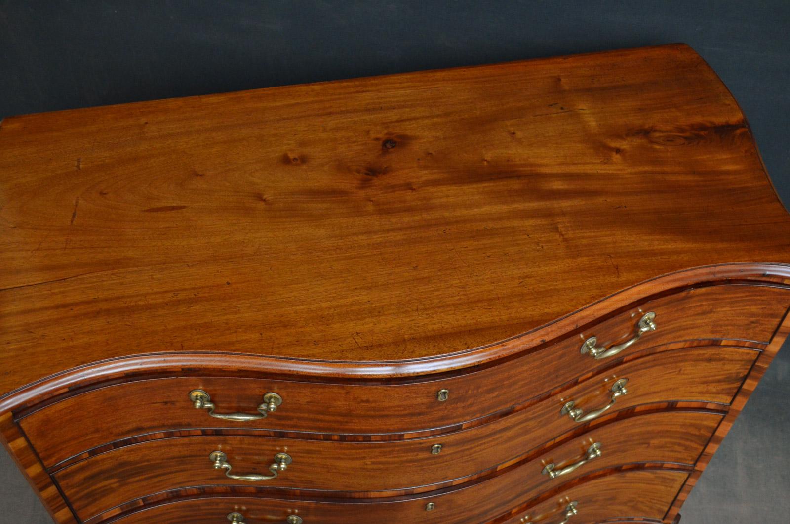 George III Fine 18th Century Serpentine Chest of Drawers in Mahogany
