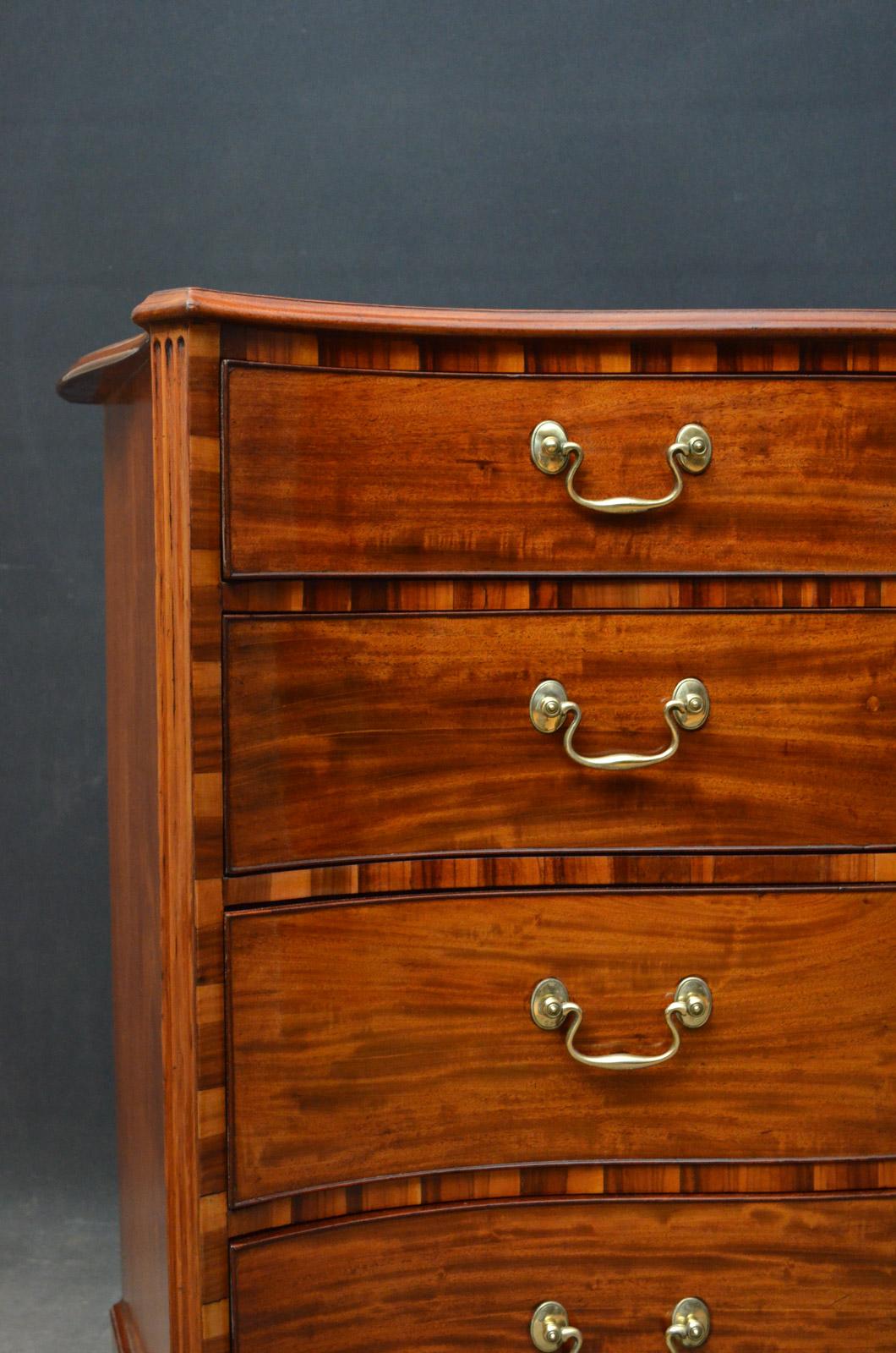 Fine 18th Century Serpentine Chest of Drawers in Mahogany In Good Condition In Whaley Bridge, GB
