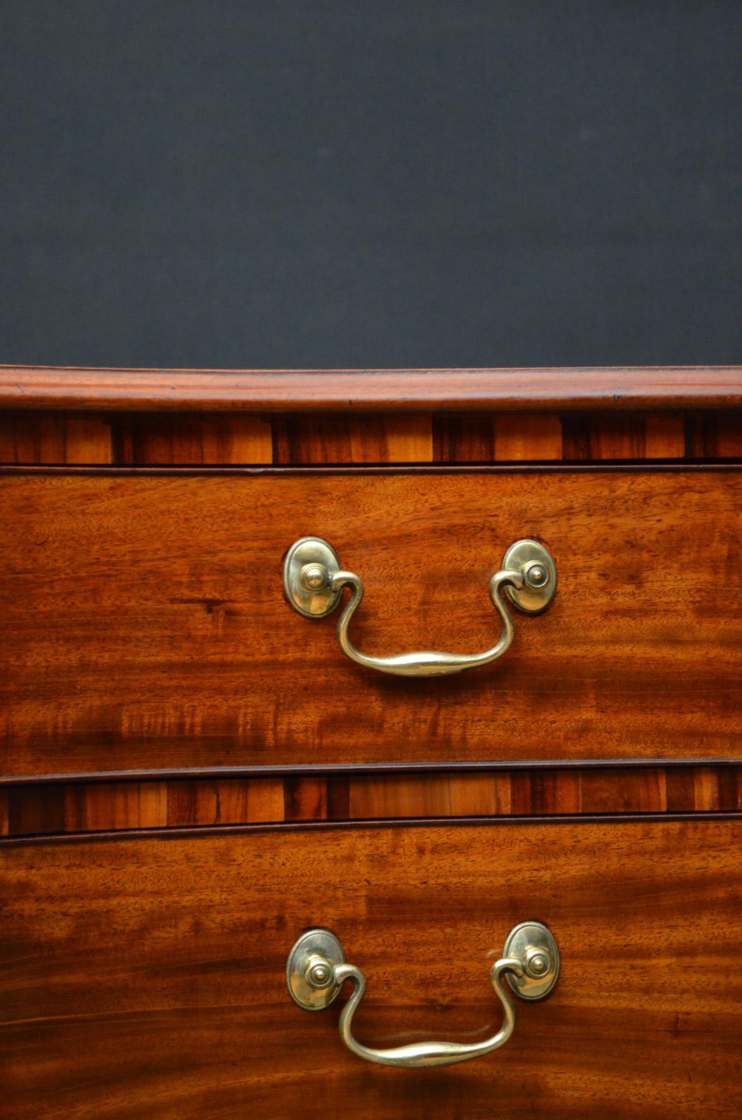 Late 18th Century Fine 18th Century Serpentine Chest of Drawers in Mahogany