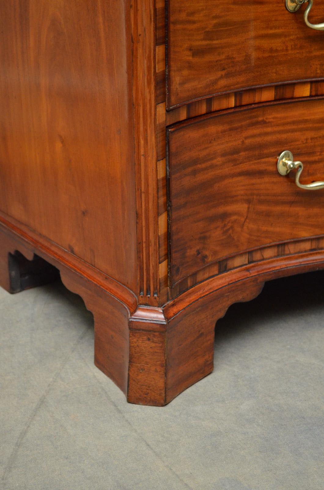 Fine 18th Century Serpentine Chest of Drawers in Mahogany 2