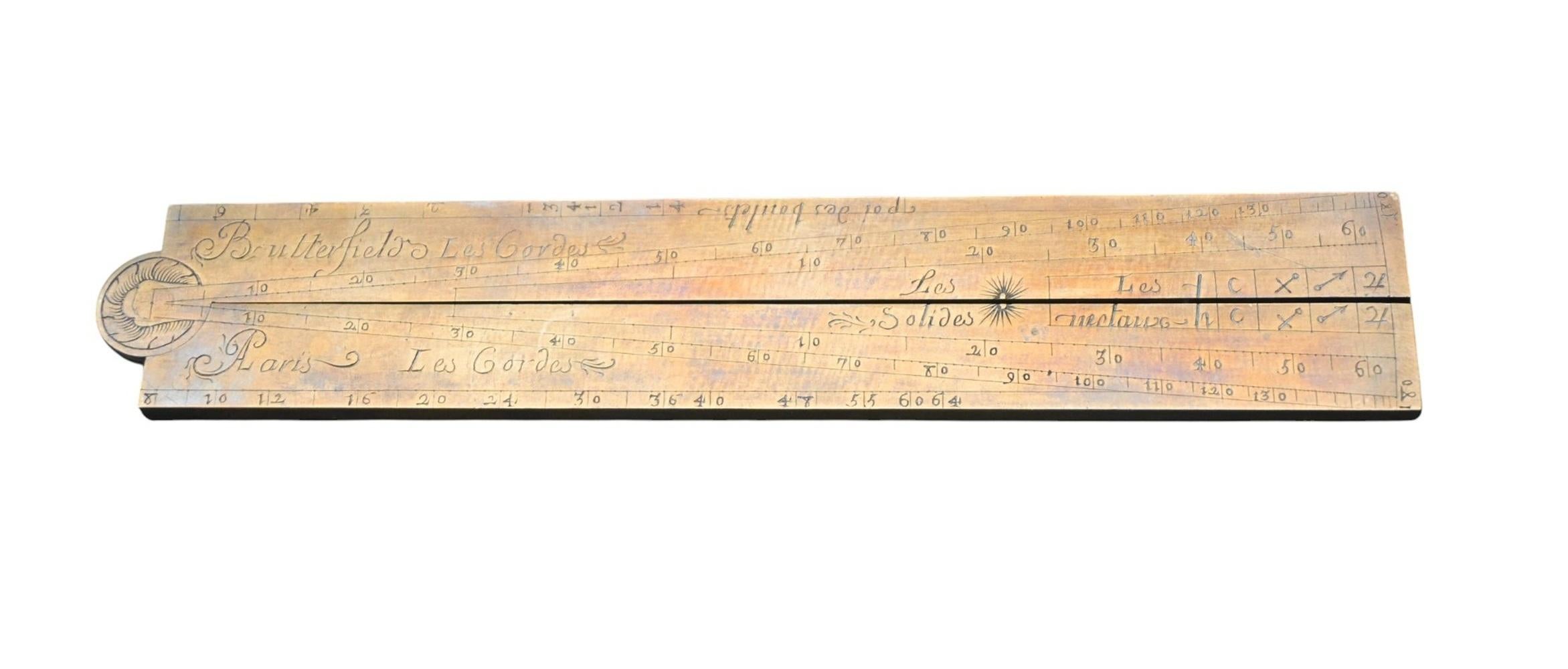 Beau secteur en laiton massif du XVIIIe siècle, signé Butterfield, Paris, datant d'environ 1720-1750.
Un instrument scientifique rare et authentique de l'atelier Butterfield, célèbre pour la qualité de ses outils mathématiques et de navigation