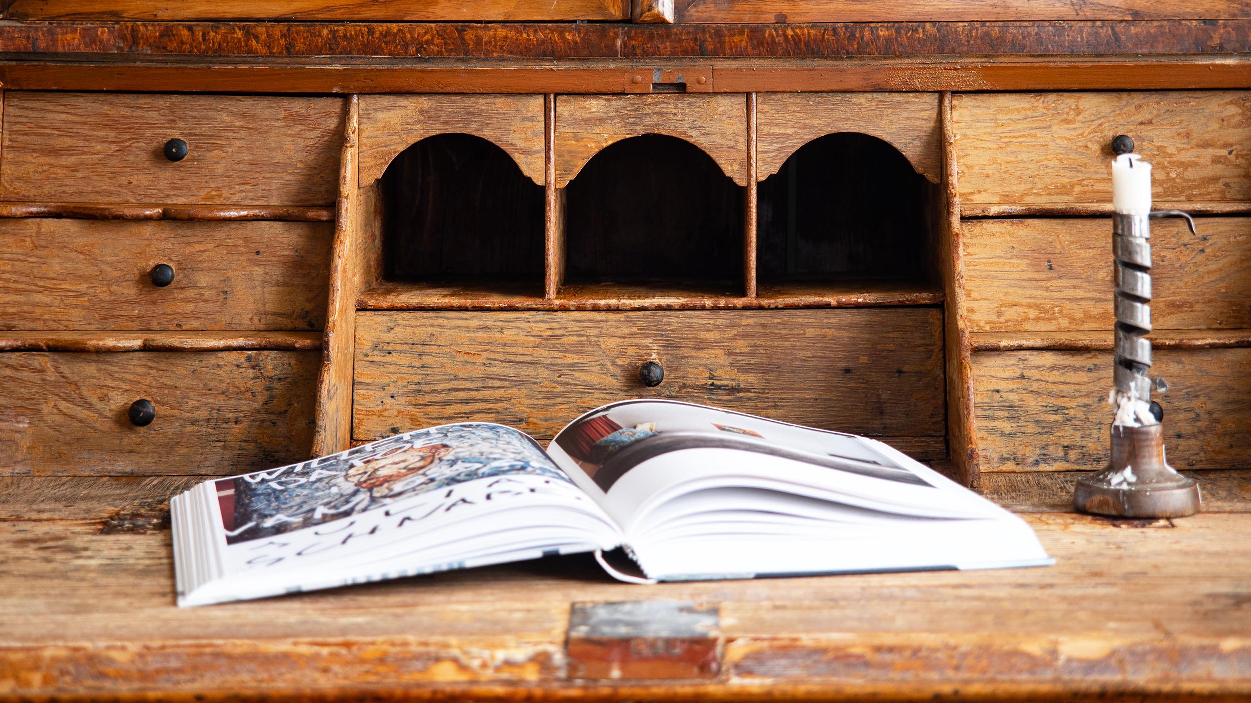 Fino mueble secreter barroco sueco del siglo XVIII en venta 1