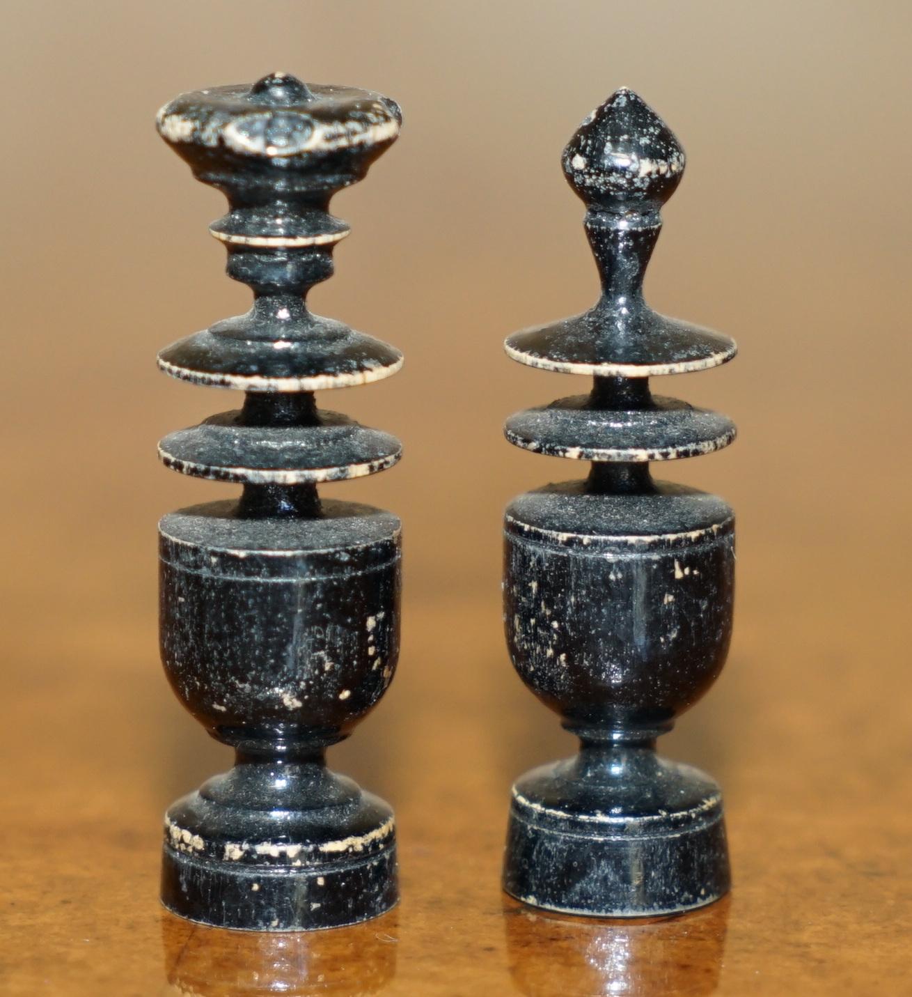 FINE 18TH CENTURY TURNED CASTLE POT HOLDING PERiOD CARVED CHESS SET MUST SEE For Sale 8