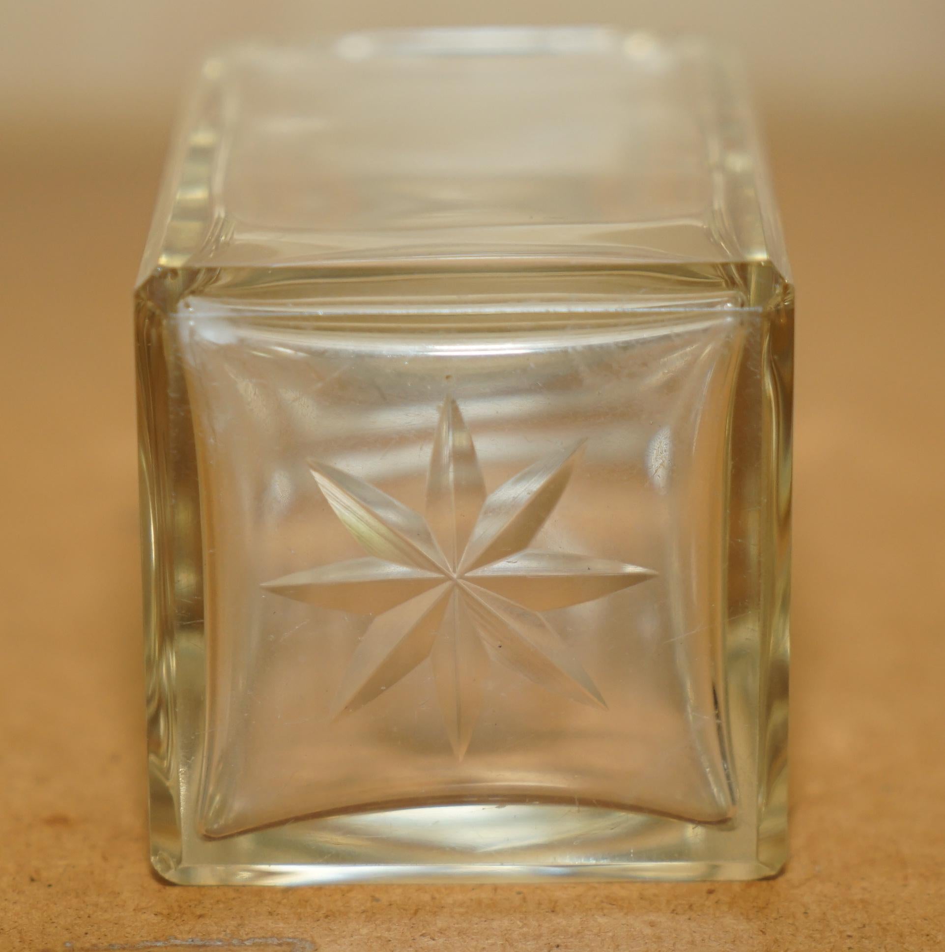 fino decantador antiguo 1906 de whisky espiritoso con collar de plata de ley en venta 2
