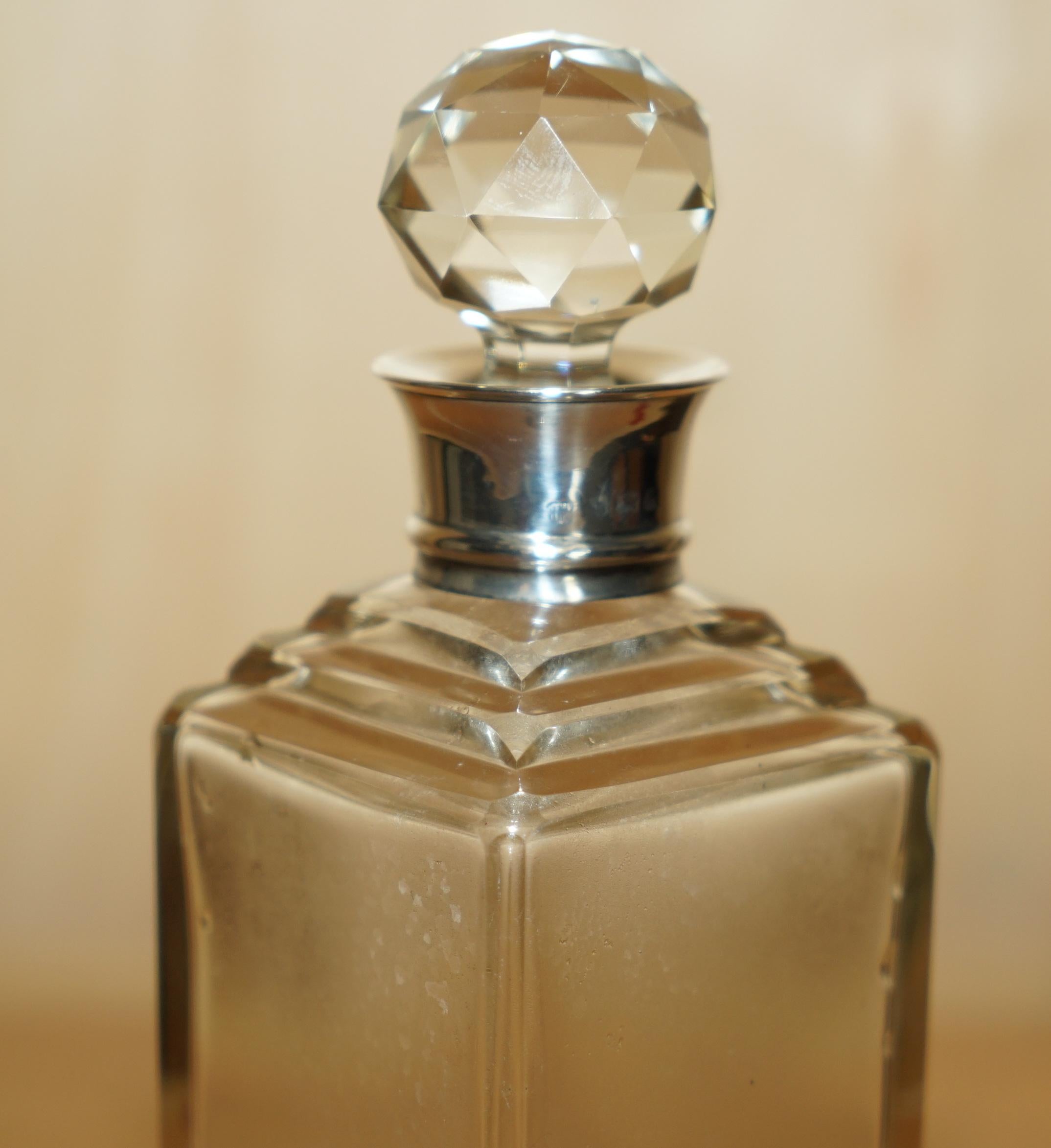 fino decantador antiguo 1906 de whisky espiritoso con collar de plata de ley Eduardiano en venta