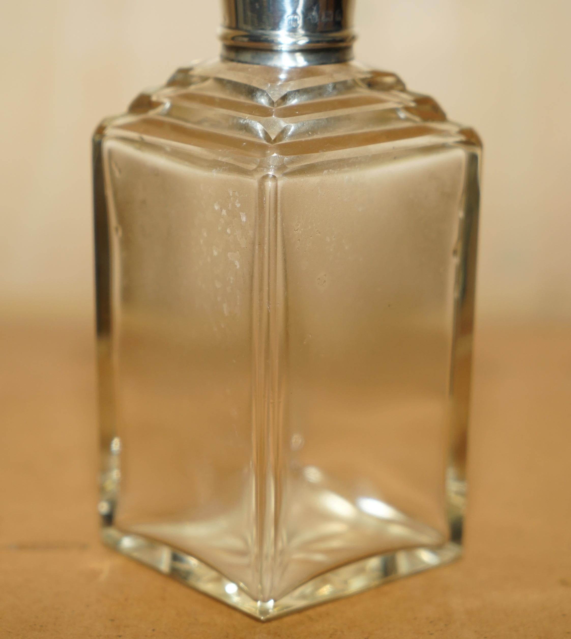 fino decantador antiguo 1906 de whisky espiritoso con collar de plata de ley Inglés en venta
