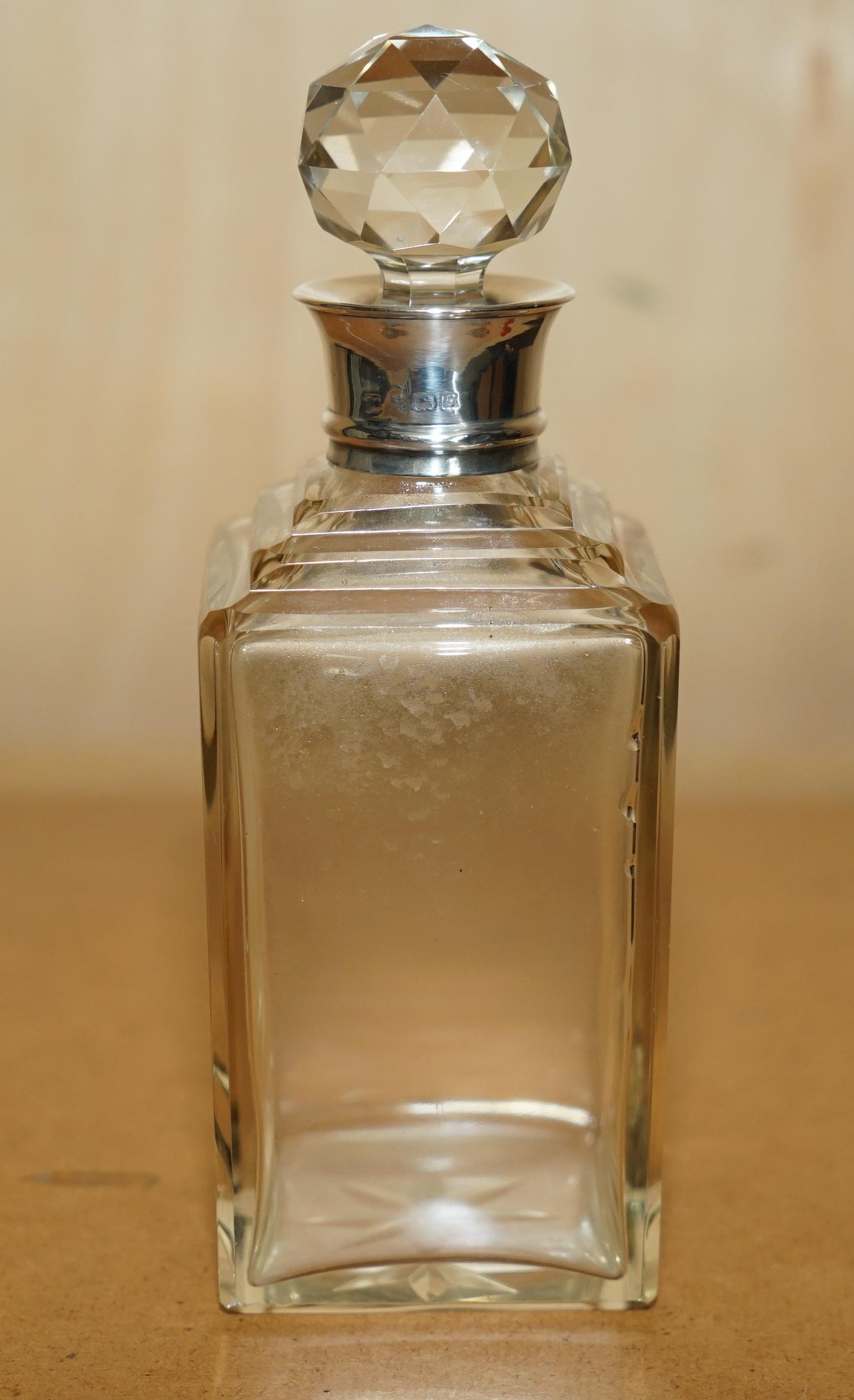 fino decantador antiguo 1906 de whisky espiritoso con collar de plata de ley Hecho a mano en venta