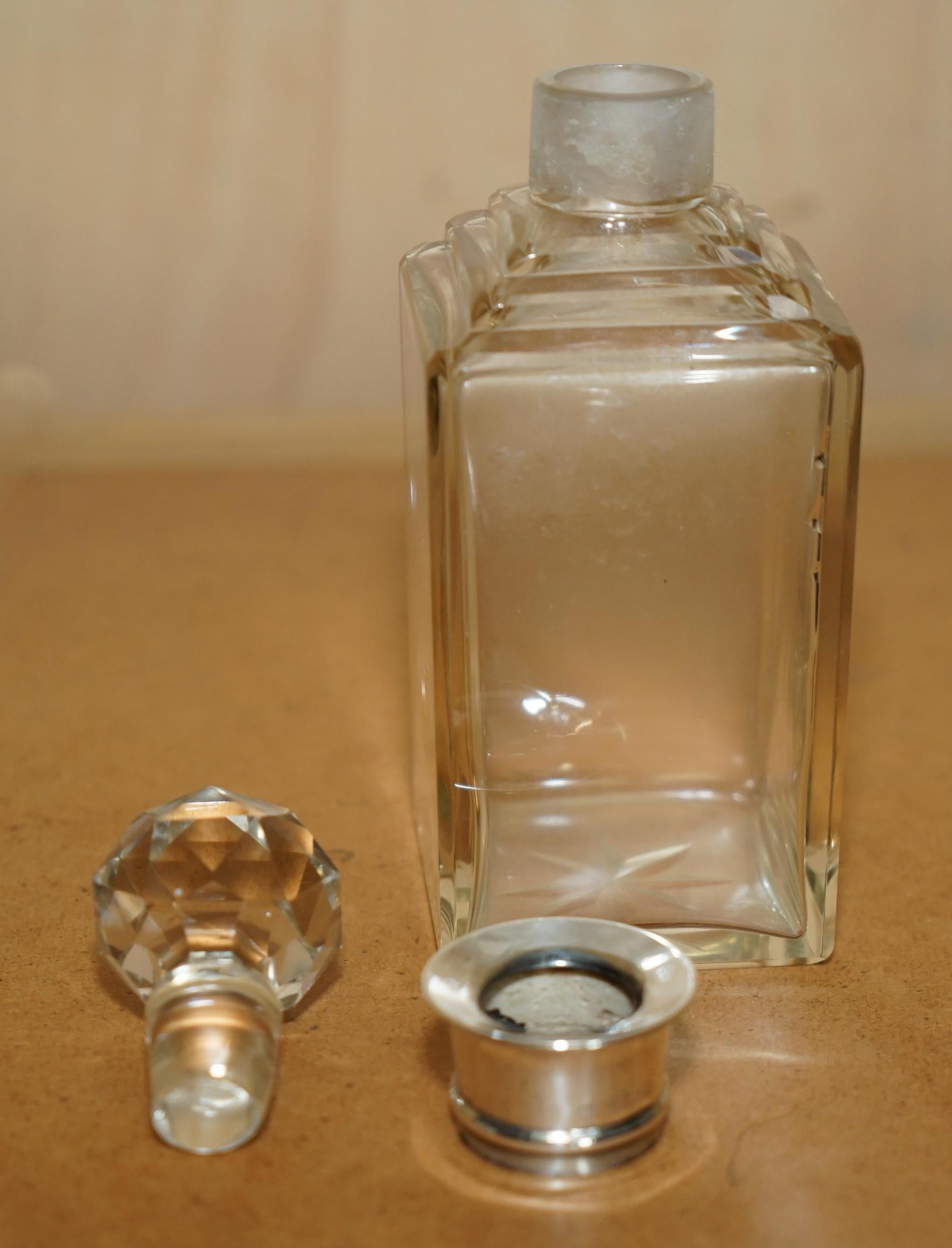 fino decantador antiguo 1906 de whisky espiritoso con collar de plata de ley Plata esterlina en venta