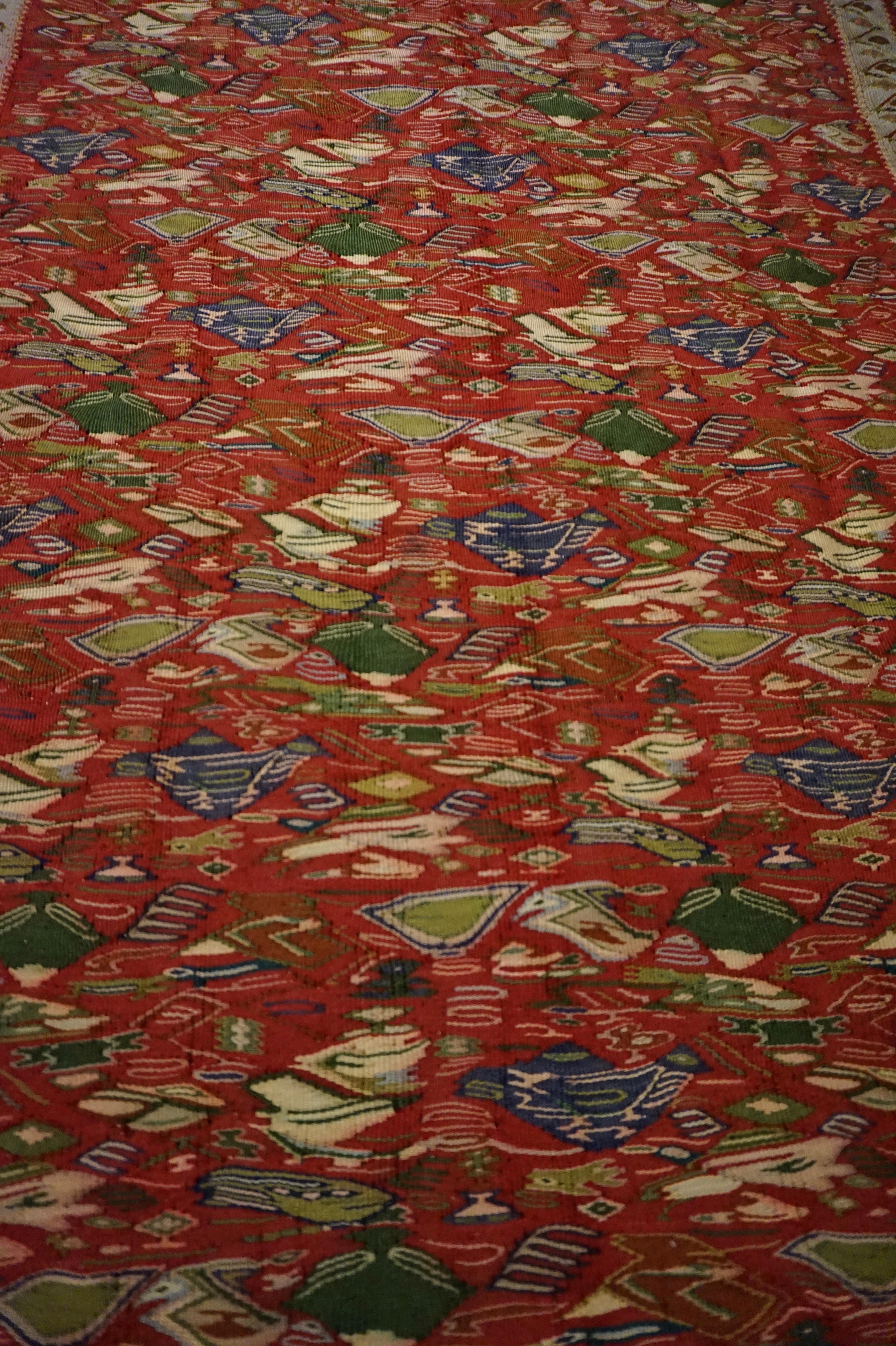 Fine 1940's Senneh Flat-Weave Kurdish Kilim with Vibrant Bird Pattern In Good Condition In Vancouver, British Columbia