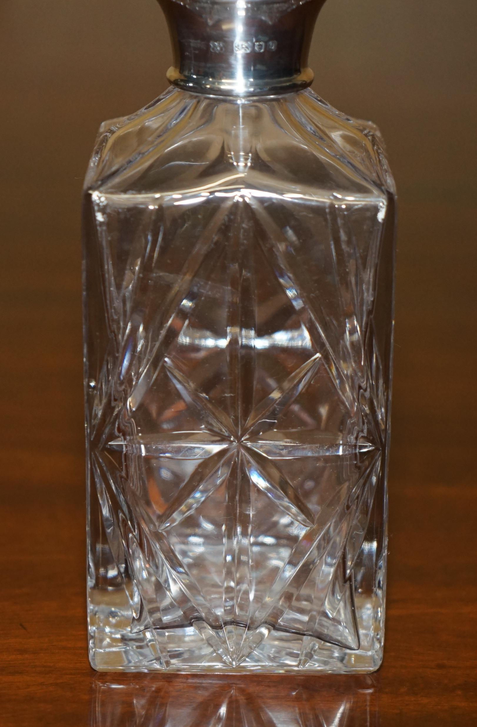 fino decantador antiguo de whisky de david shaw de 1978 con collar de plata esternalda Hecho a mano en venta