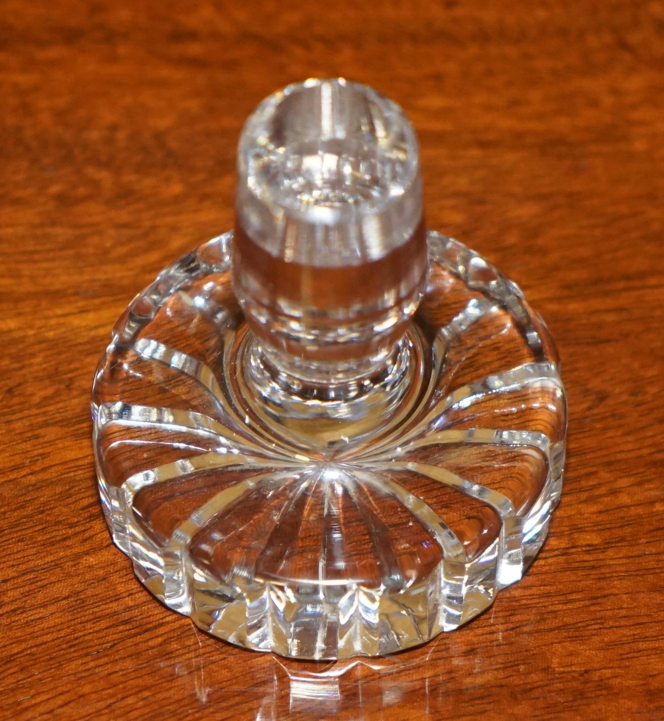 fino decantador antiguo de whisky de david shaw de 1978 con collar de plata esternalda finales del siglo XX en venta