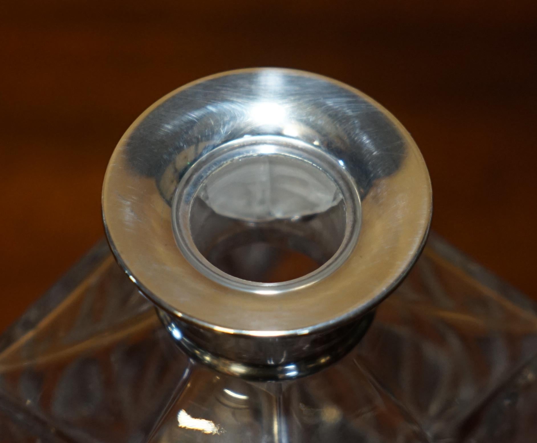 fino decantador antiguo de whisky de david shaw de 1978 con collar de plata esternalda en venta 1