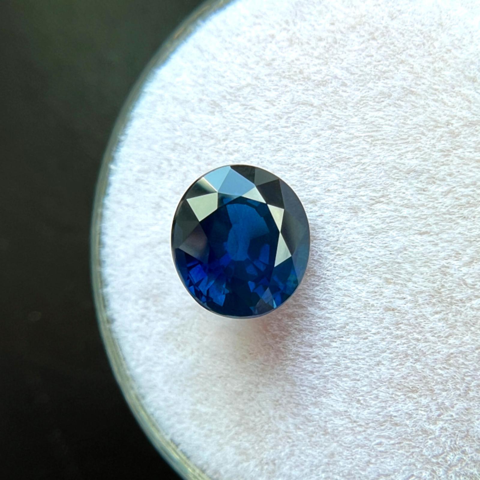 Zafiro Azul Profundo Natural Fino 1,97ct Corte Ovalado Raro 7,5x6,8mm Gema Suelta VS

Gema de zafiro azul profundo de talla ovalada natural de primera calidad.
Zafiro de 1.97 quilates de un hermoso color azul intenso.
También tiene muy buena