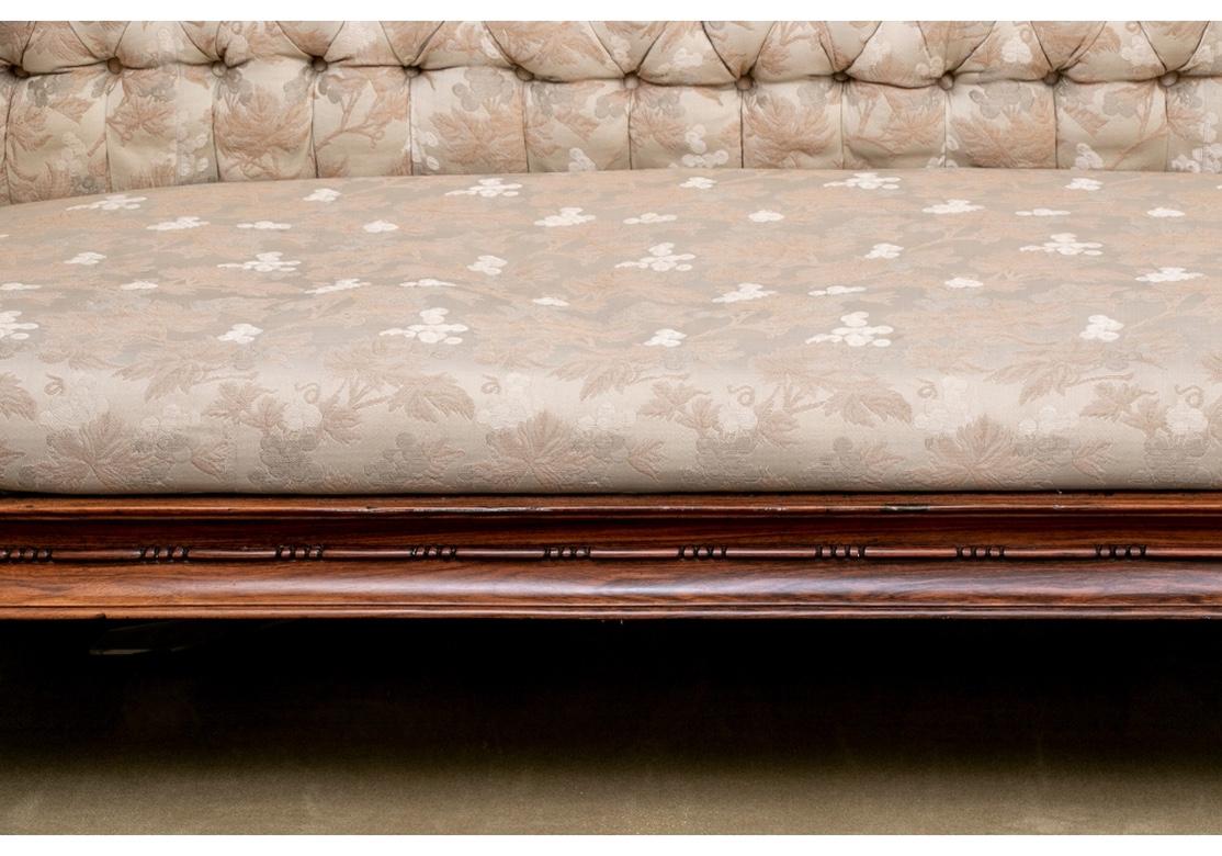 Grand canapé/lit de jour anglo-indien en bois de rose sculpté du 19ème siècle en vente 2