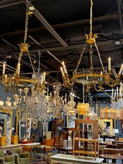 Fine del 19° secolo. Lampadari neoclassici in bronzo dorato del Baltico