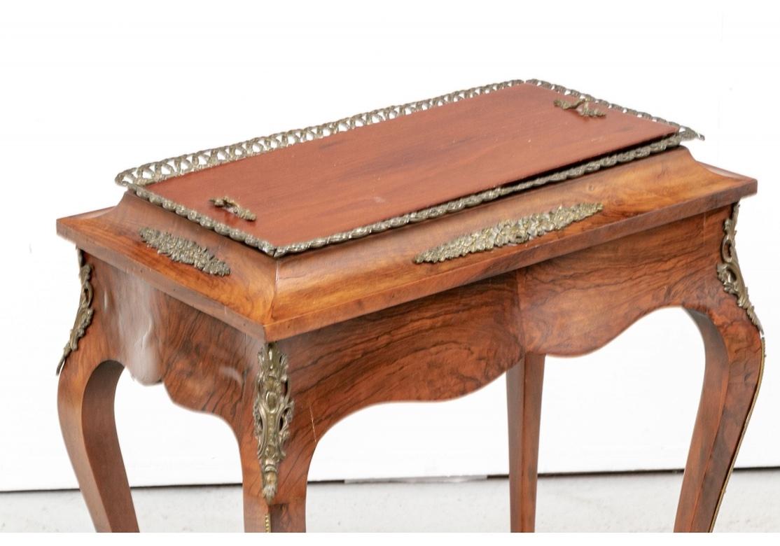 Fine 19th C. Figured Mahogany Planter Stand en vente 5