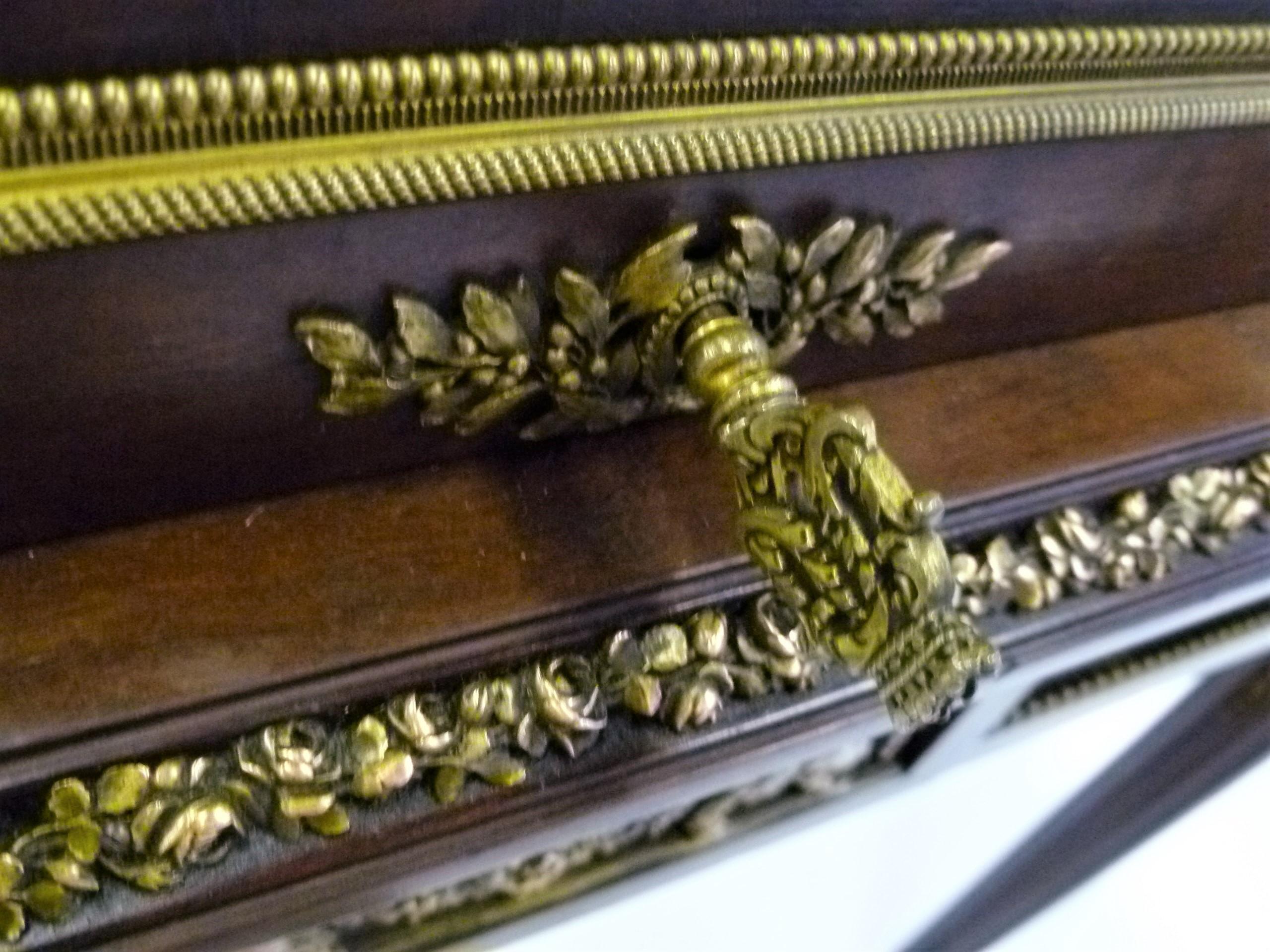 Fine 19th Century François Linke Bronze Mounted Bureau a Cylindre Roll Top Desk For Sale 14