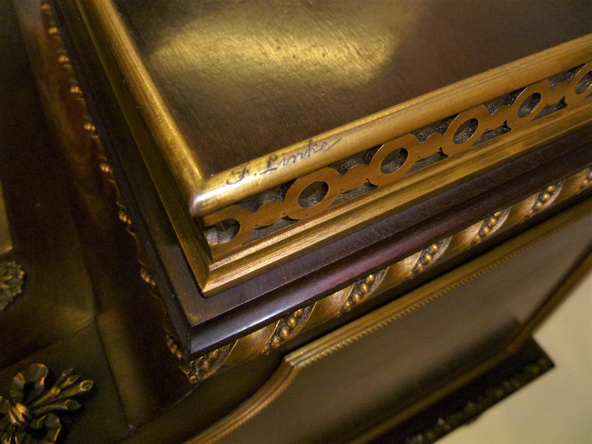 Fine 19th Century François Linke Bronze Mounted Bureau a Cylindre Roll Top Desk For Sale 3