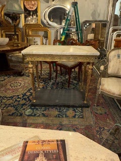 Fine del 19° secolo. Consolle svedese in legno dorato con piano in marmo