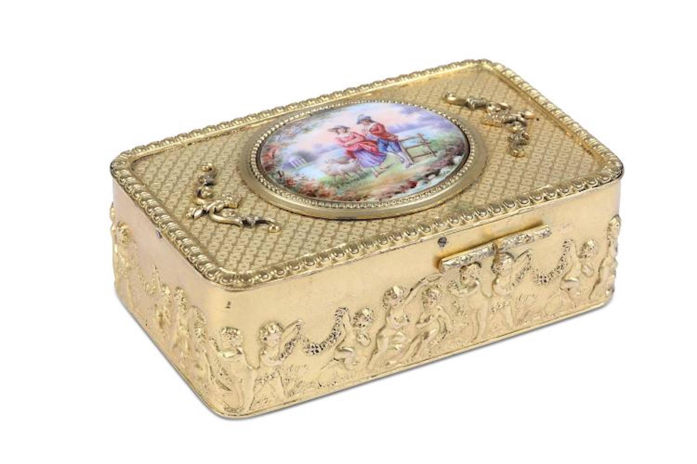 Fine 19th Century .625 Gold and Enamel Singing Bird Box In Excellent Condition In Washington Crossing, PA