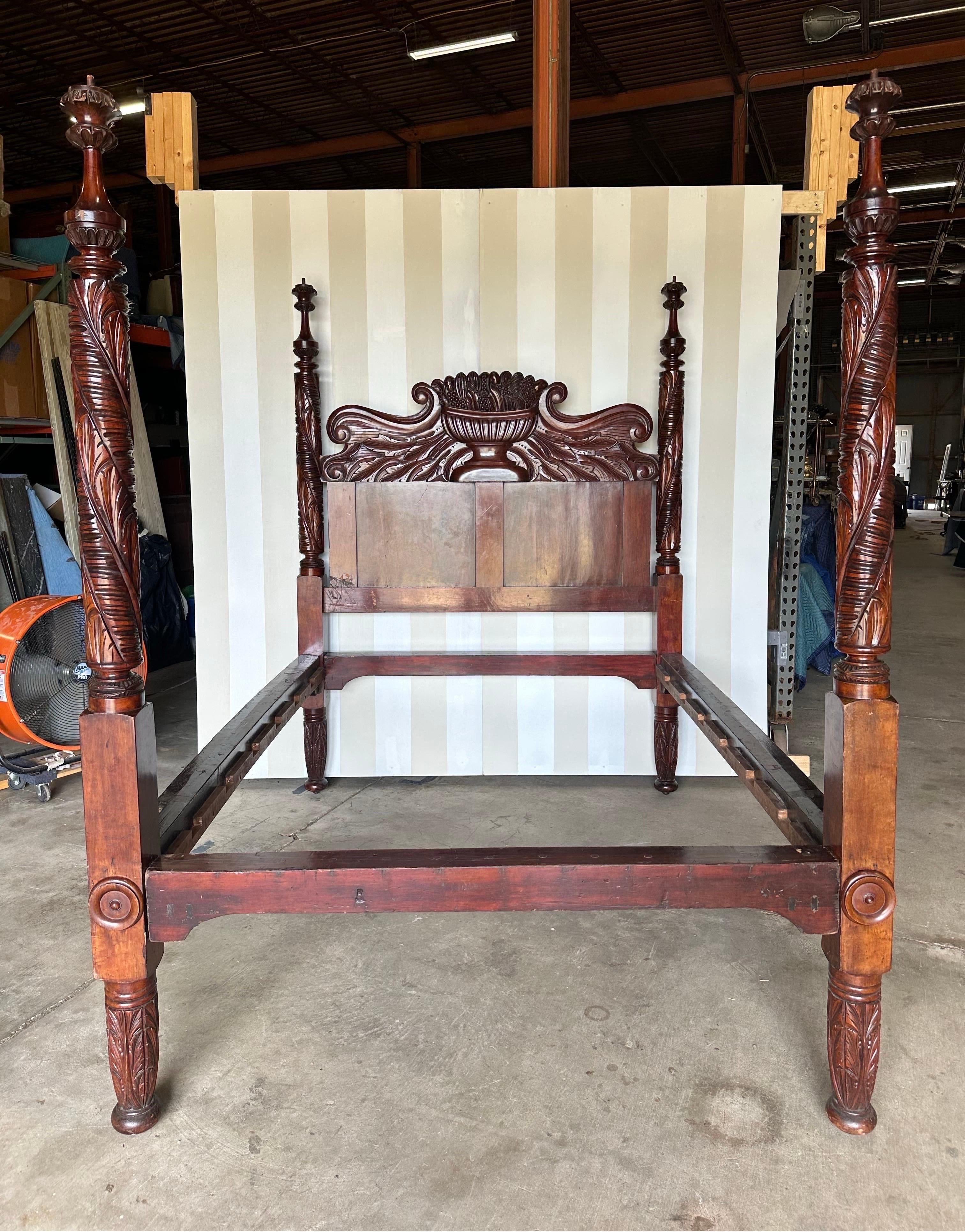 Lit à 4 colonnes classique américain du 19ème siècle, nous pouvons le convertir en lit King ou Queen. en vente 1