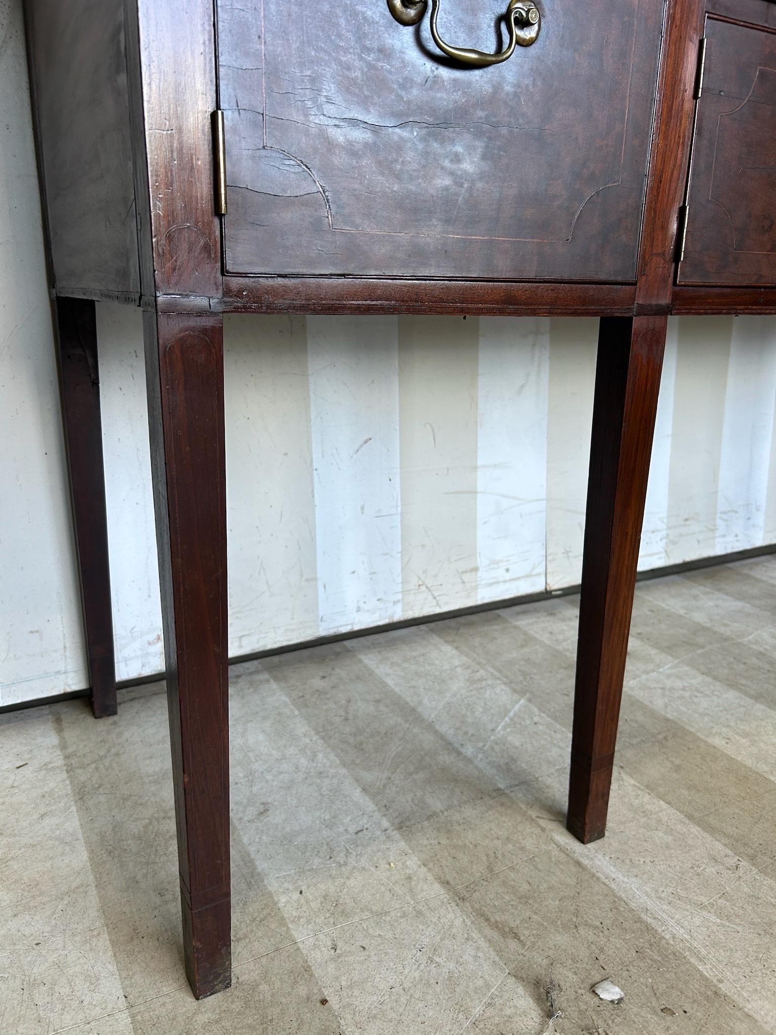 Raffinata credenza in mogano del periodo federale americano del XIX secolo in vendita 6