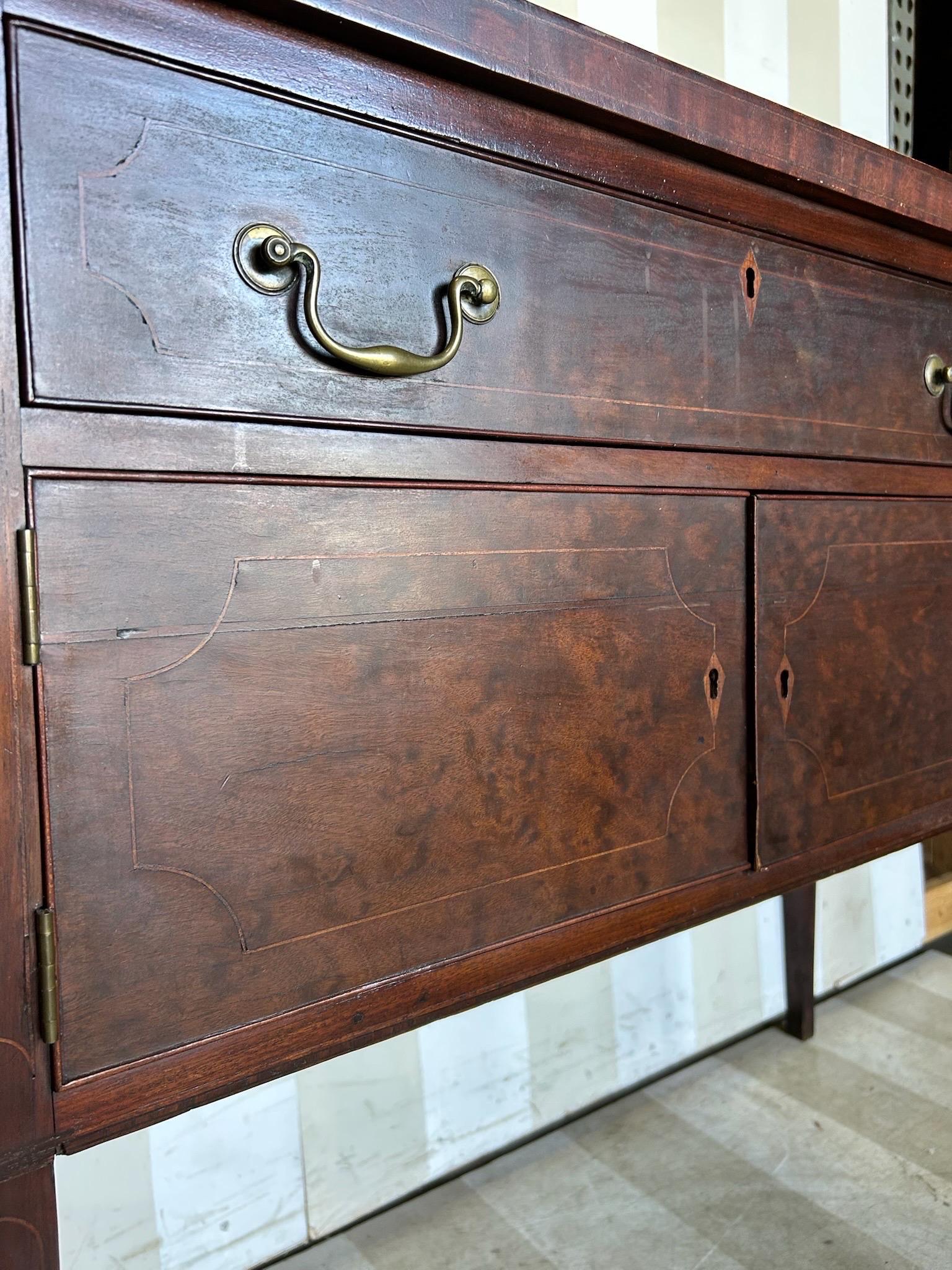 Raffinata credenza in mogano del periodo federale americano del XIX secolo in vendita 8