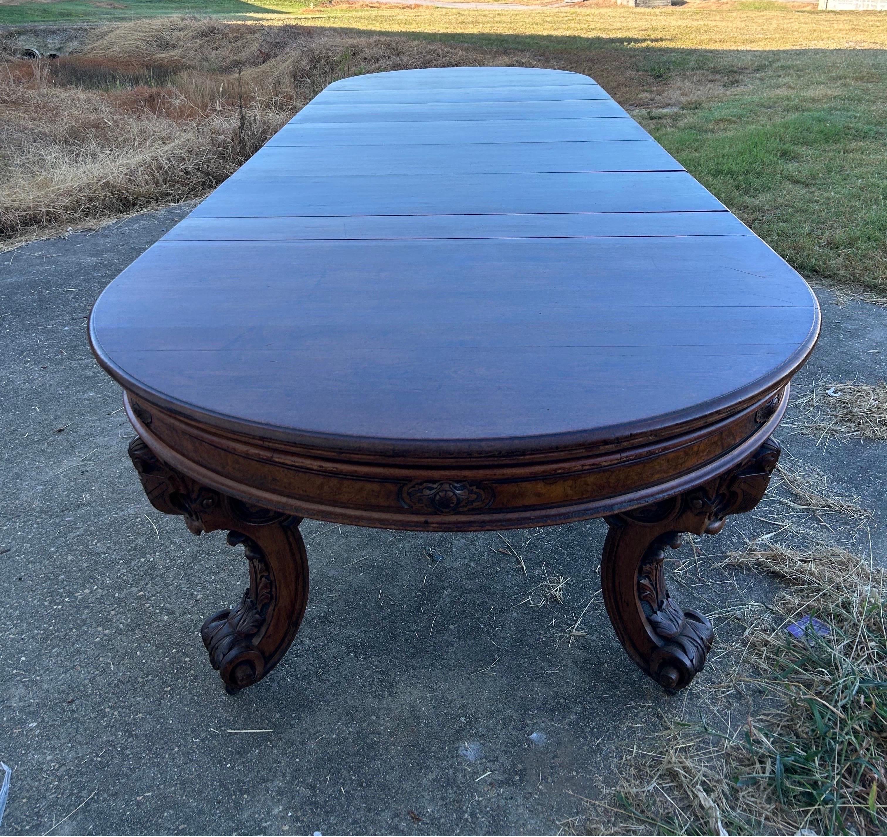 Fine 19th Century American Mahogany Extension Dining Table  In Good Condition For Sale In Charleston, SC