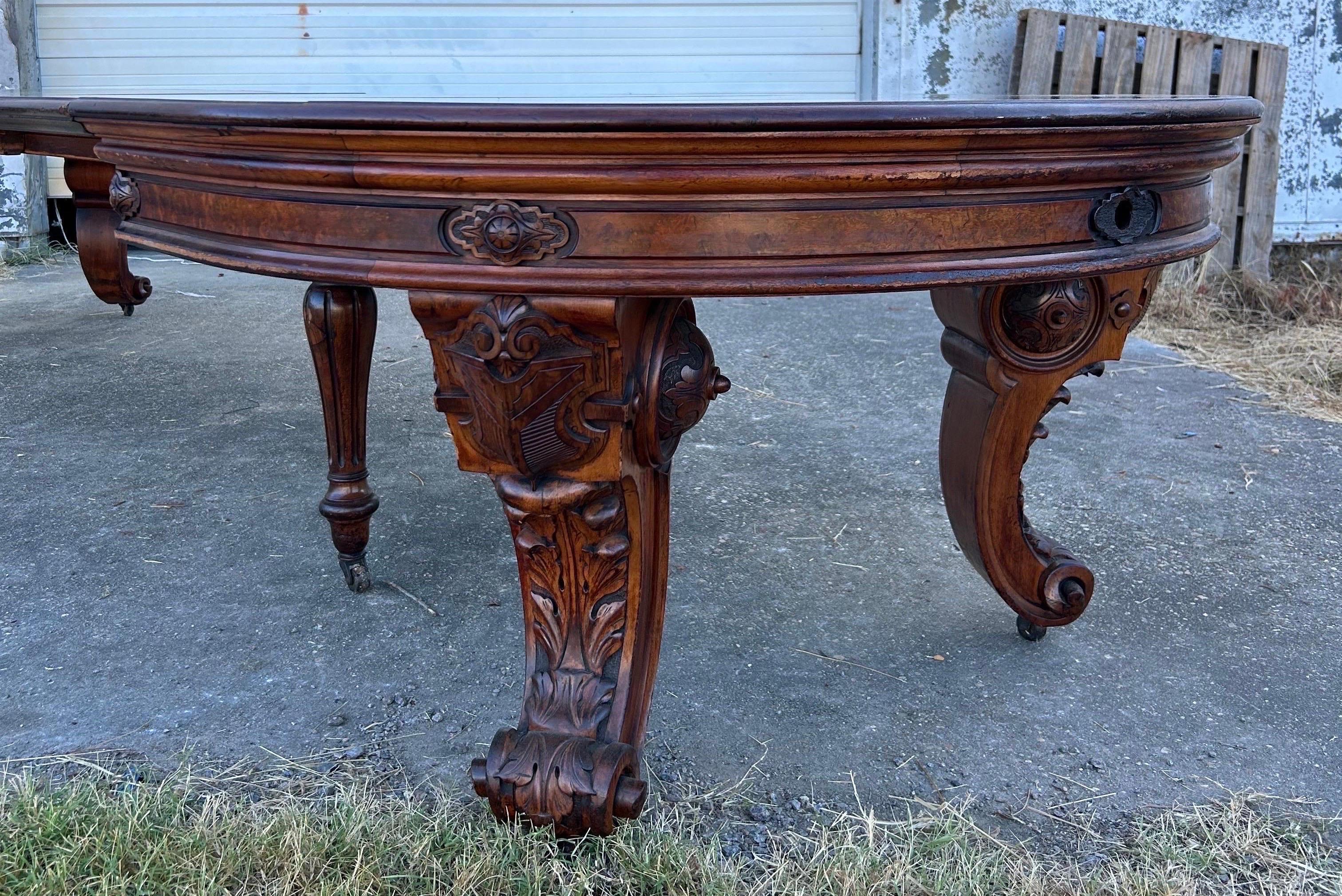 Fine 19th Century American Mahogany Extension Dining Table  For Sale 1