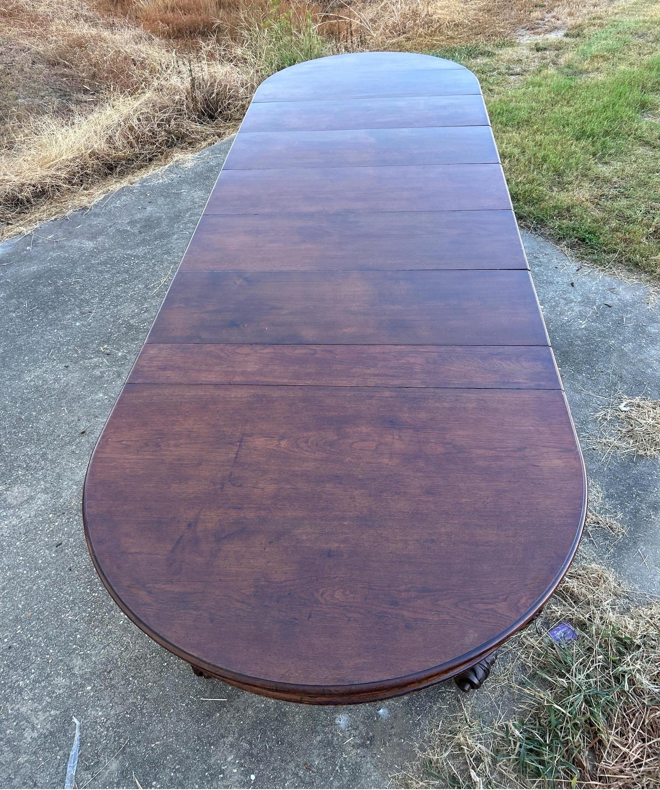 Fine 19th Century American Mahogany Extension Dining Table  For Sale 3