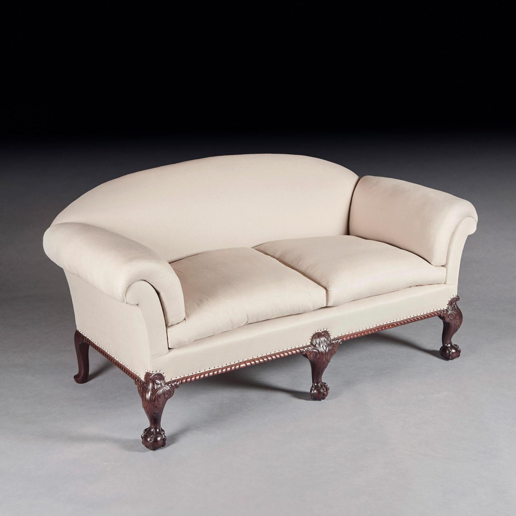 Ein sehr schönes Daunenfedersofa aus dem 19. Jahrhundert mit Kugel und Kralle nach dem Ramsden-Kugel- und Krallenmodell von Howard and Sons

Englisch um 1880-1900

Wunderbar gezeichnet, war es seltsam, keine Herstellermarke auf diesem Sofa zu