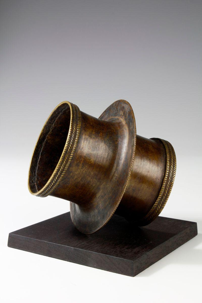 Fino adorno de bronce del siglo XIX para el brazo, Camerún Tribal en venta